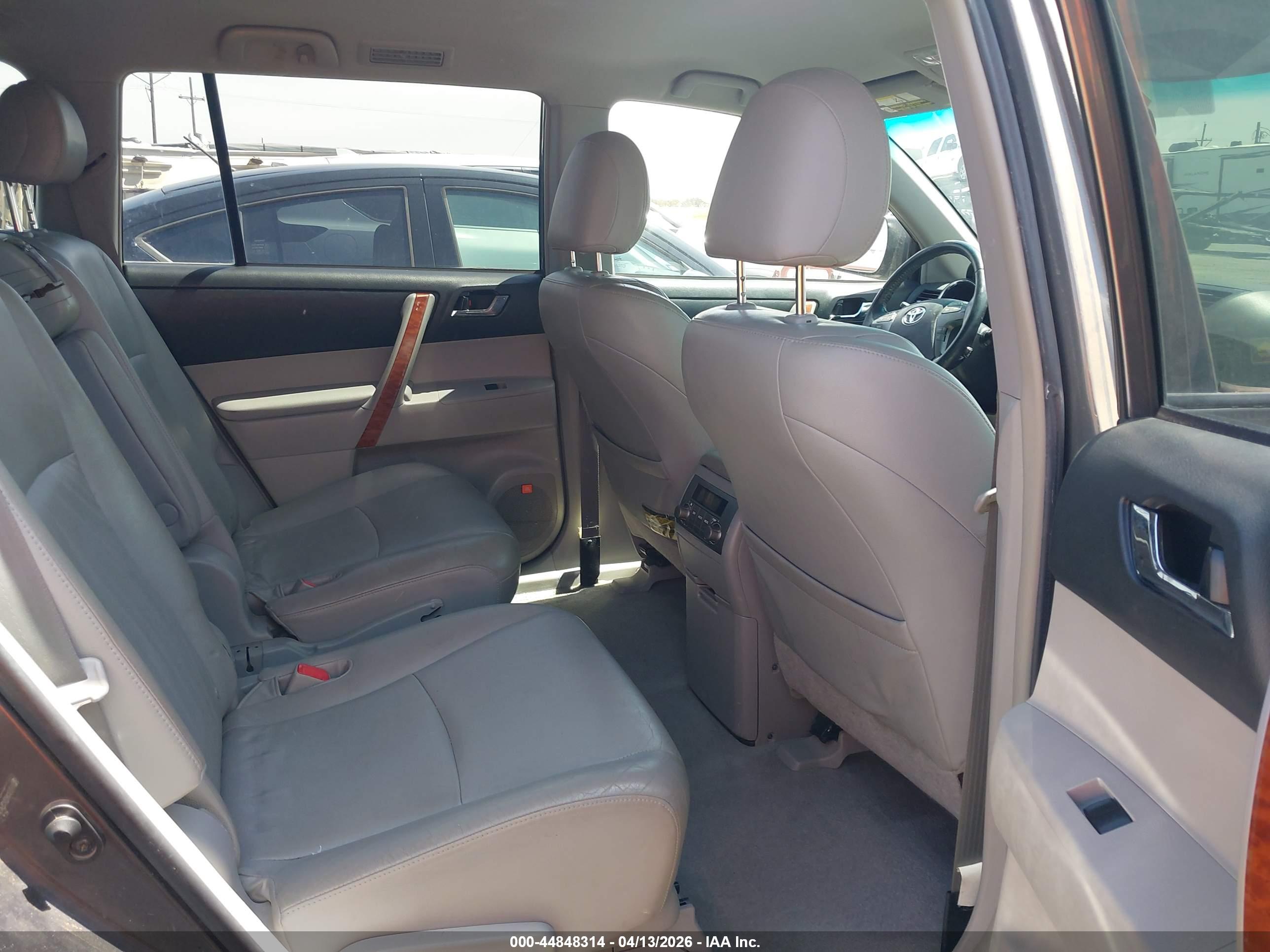 TOYOTA HIGHLANDER image 8