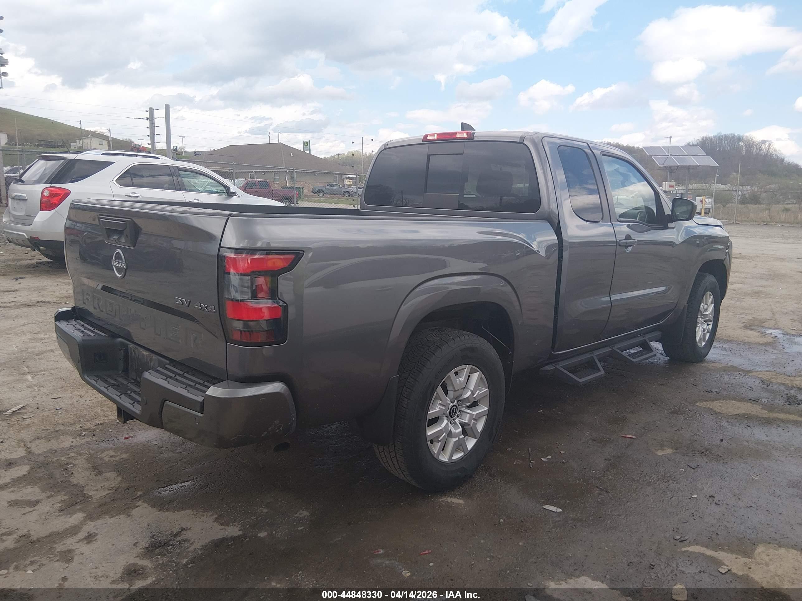NISSAN FRONTIER image 4