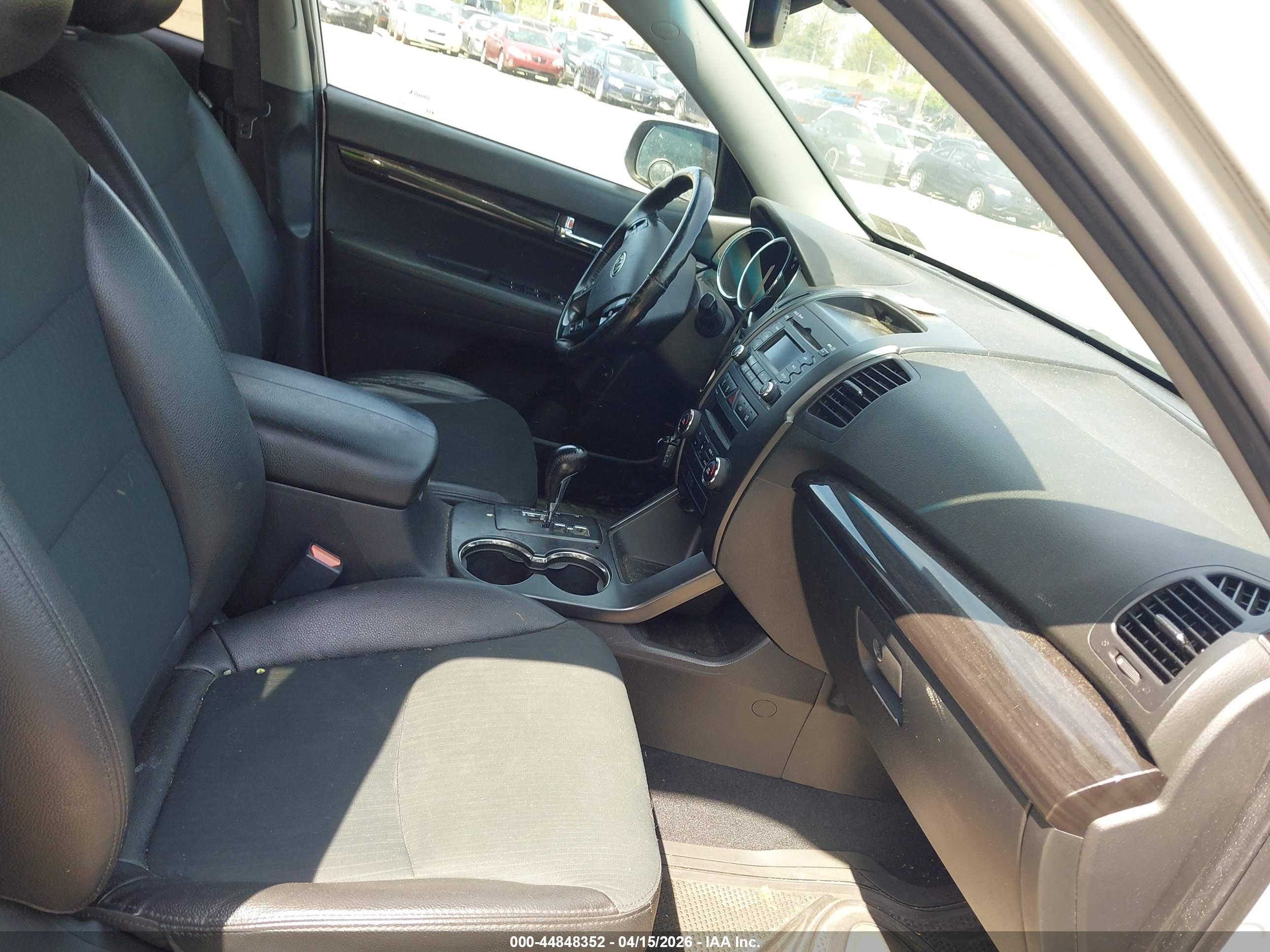 KIA SORENTO image 5