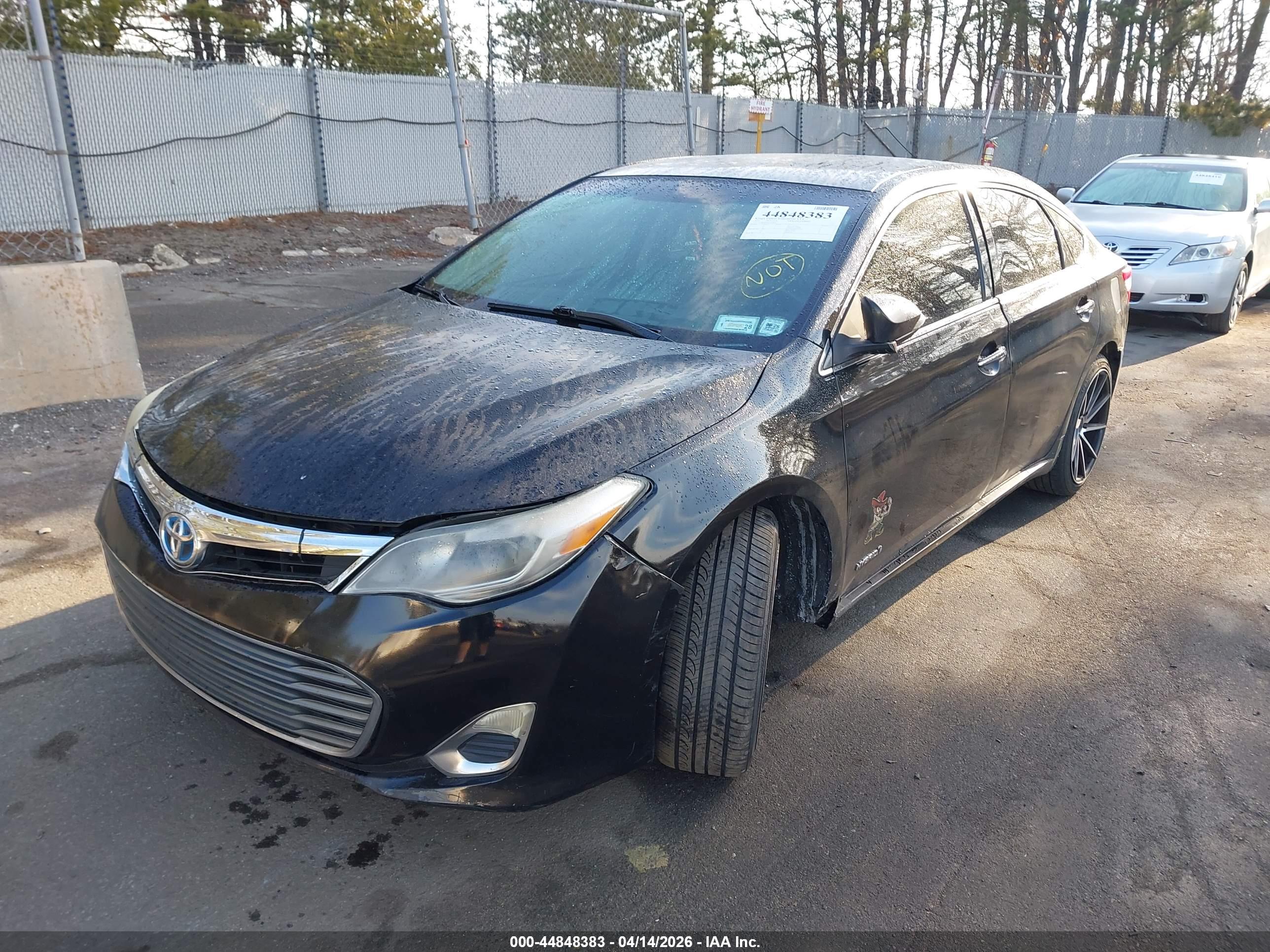 TOYOTA AVALON image 2