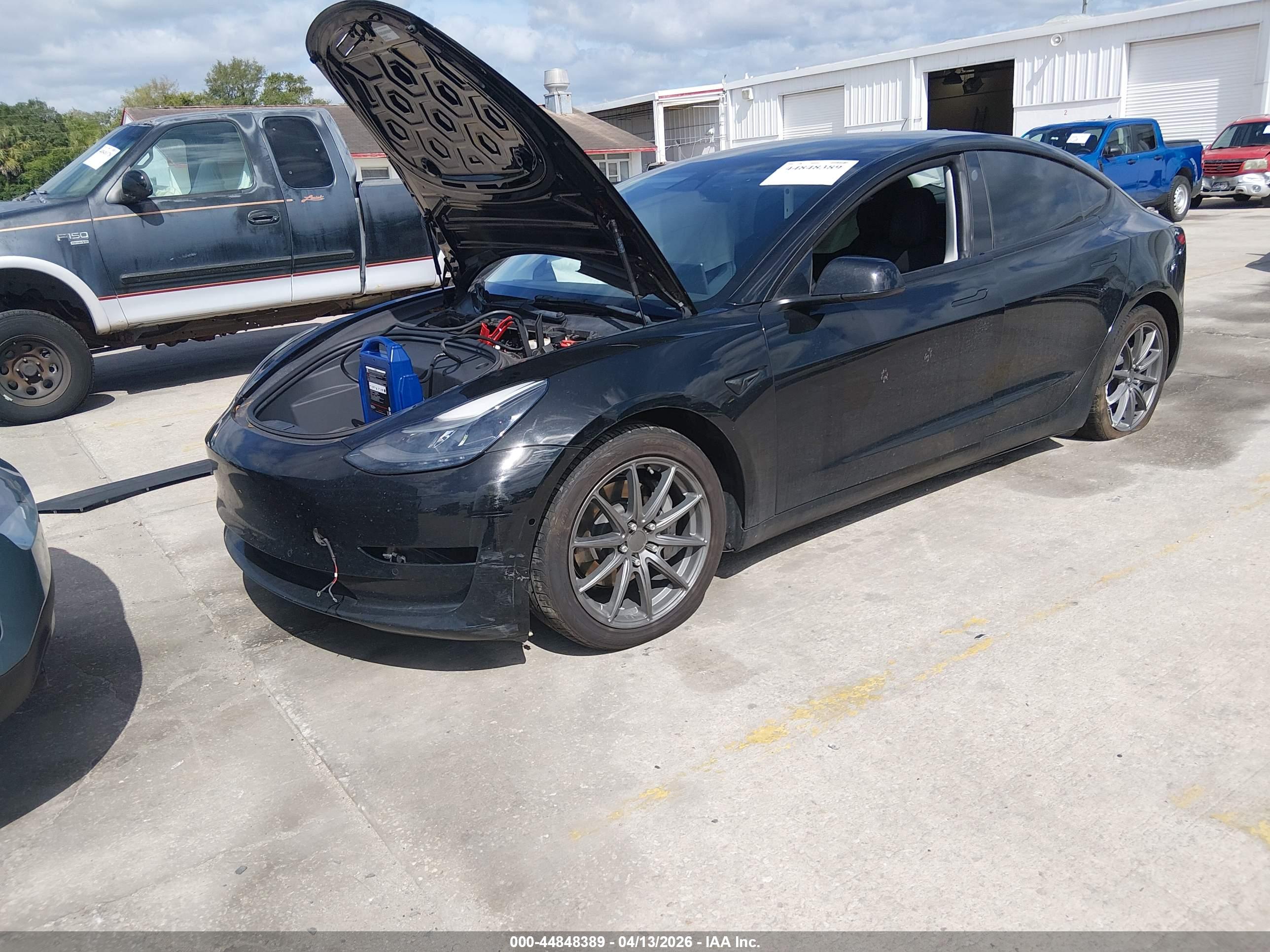 TESLA MODEL image 2