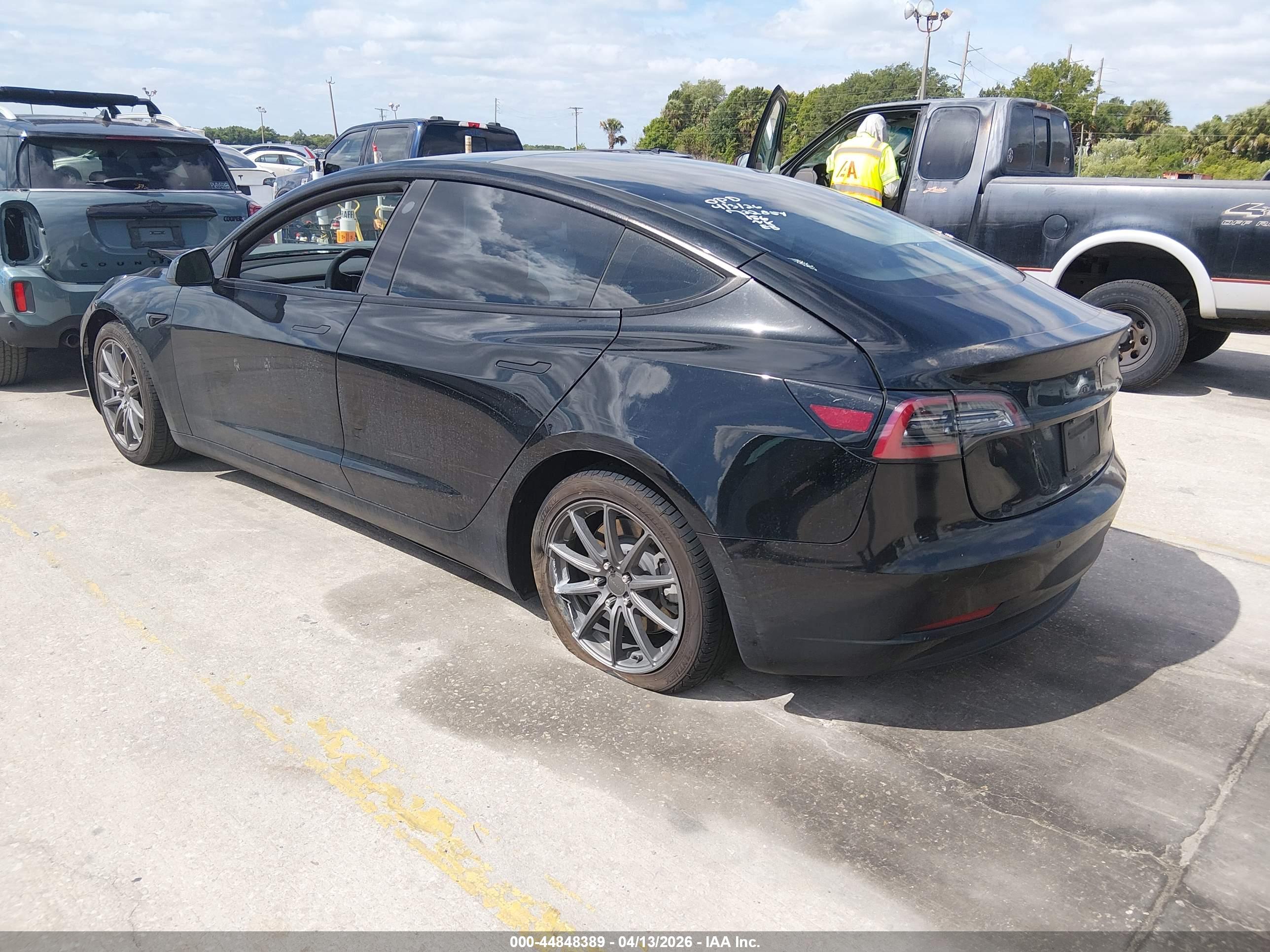 TESLA MODEL image 3