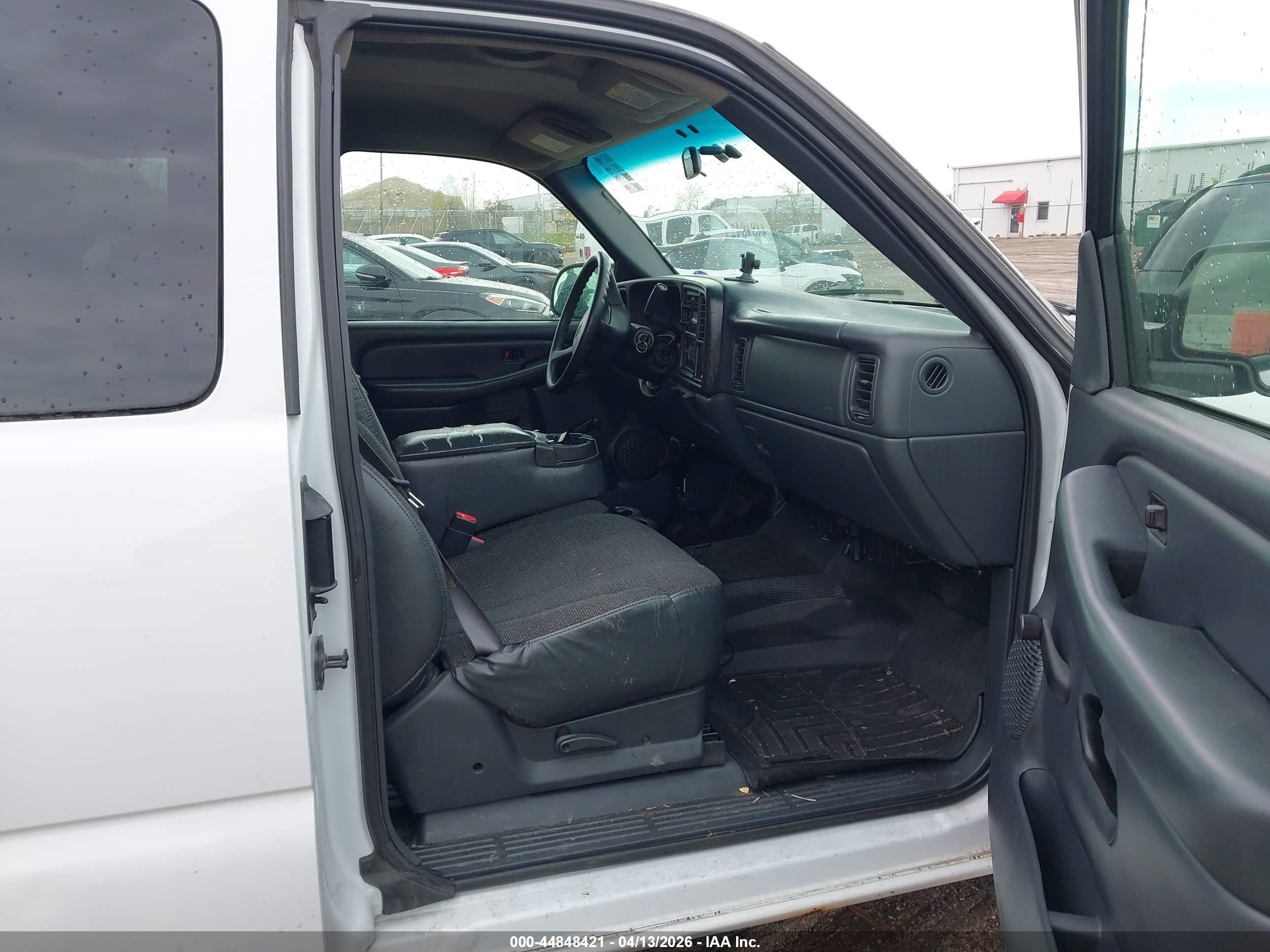 CHEVROLET SILVERADO image 5