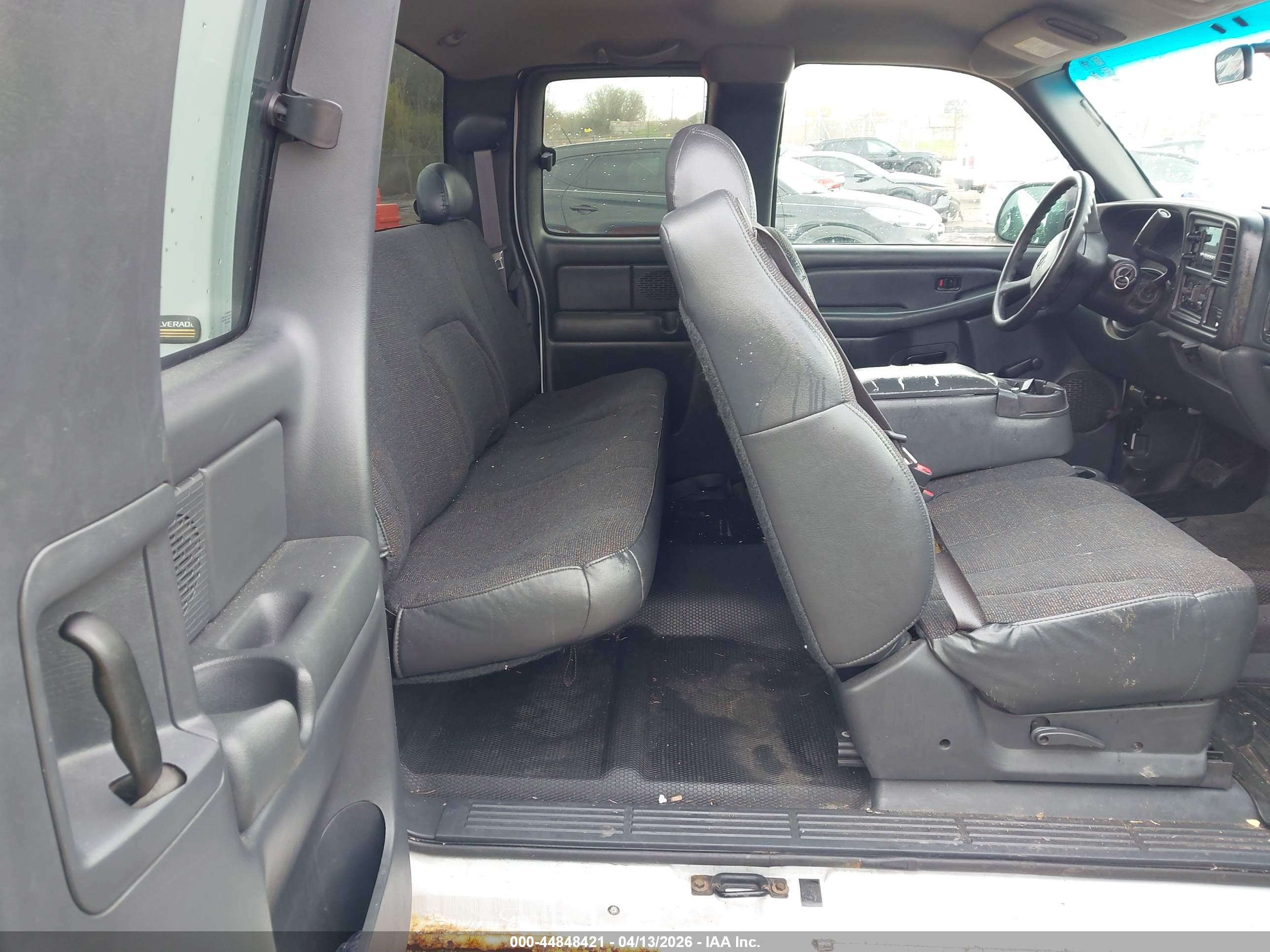 CHEVROLET SILVERADO image 8