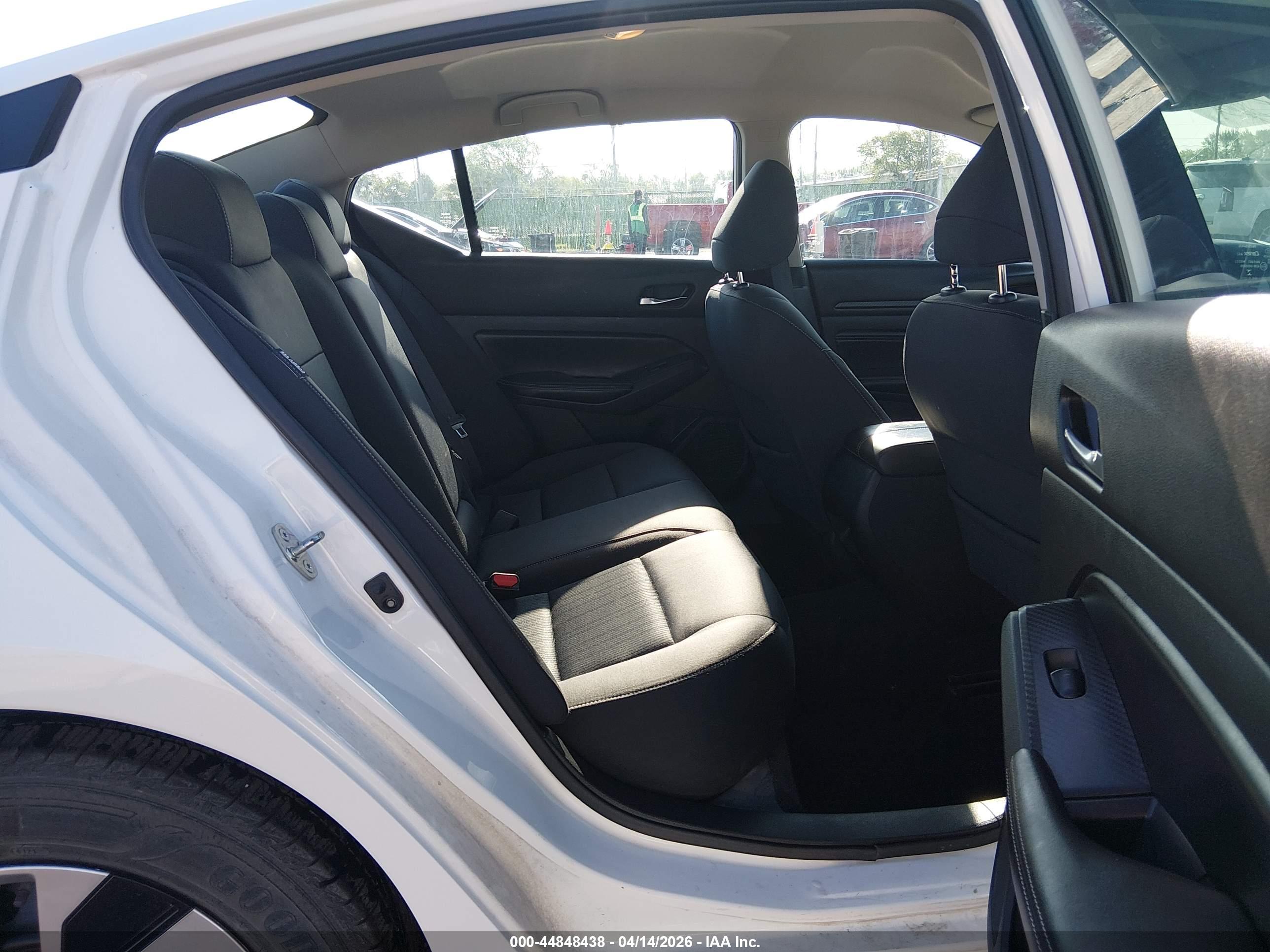 NISSAN ALTIMA image 8