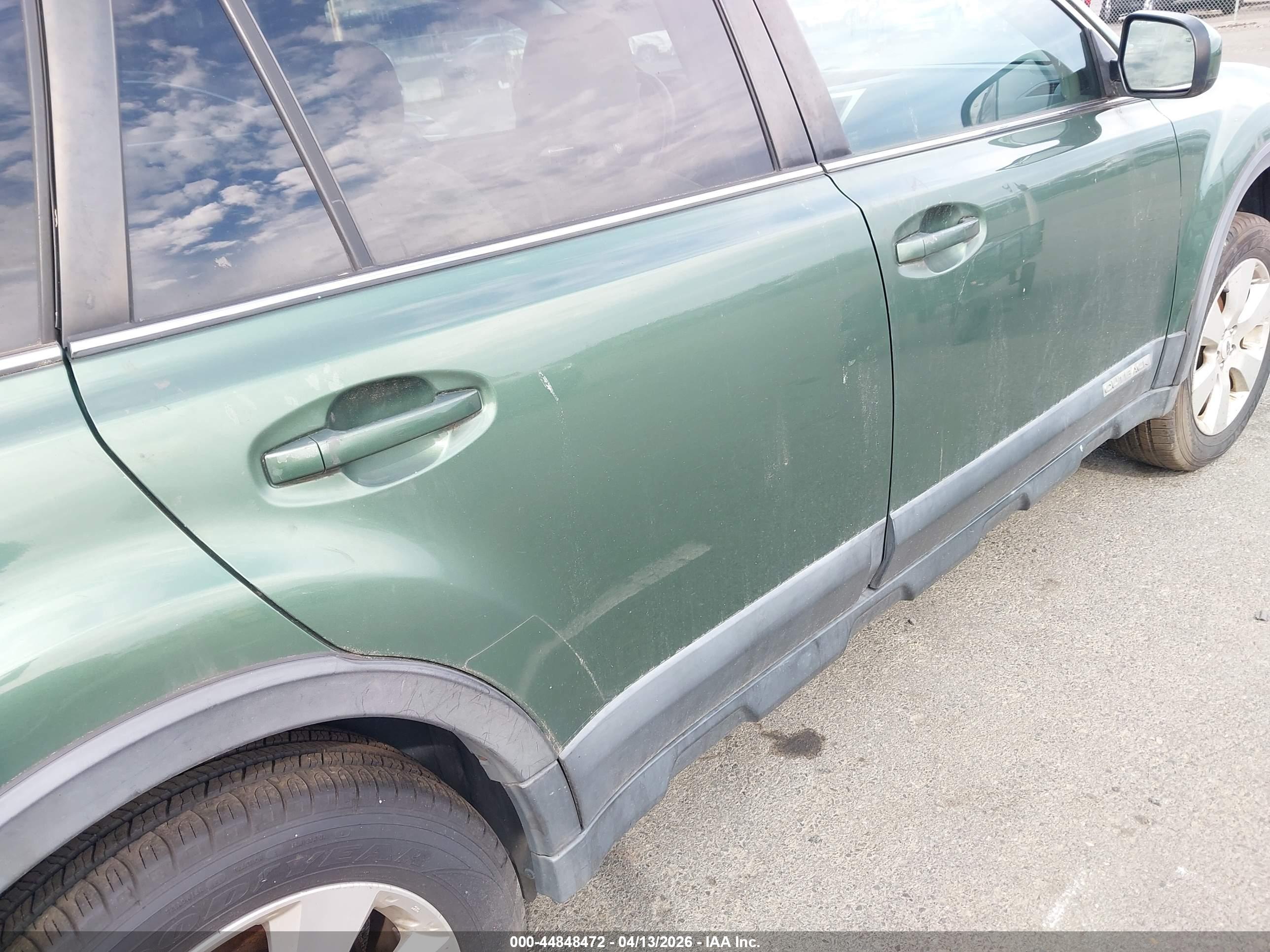 SUBARU OUTBACK image 6
