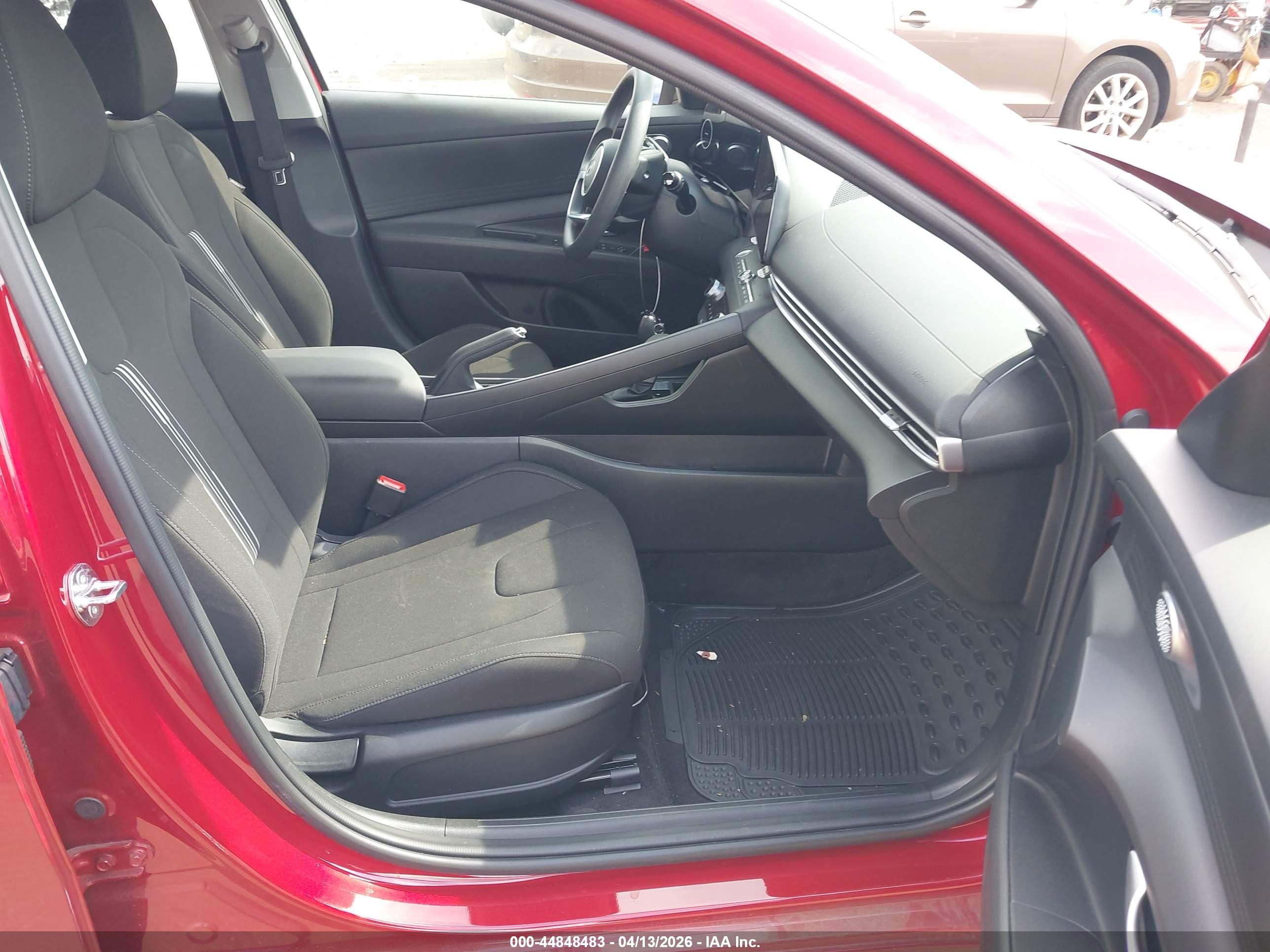 HYUNDAI ELANTRA image 5
