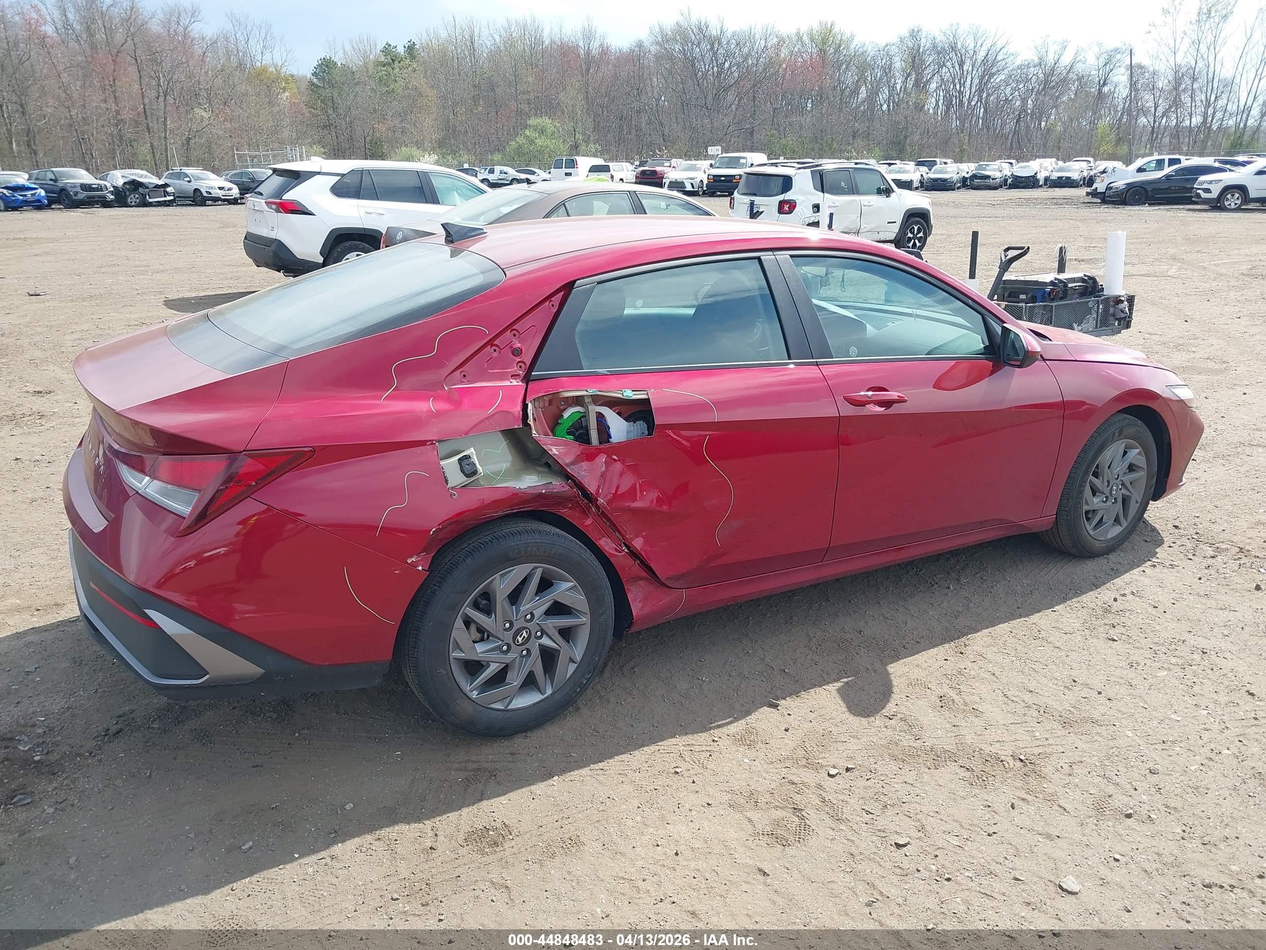 HYUNDAI ELANTRA image 6