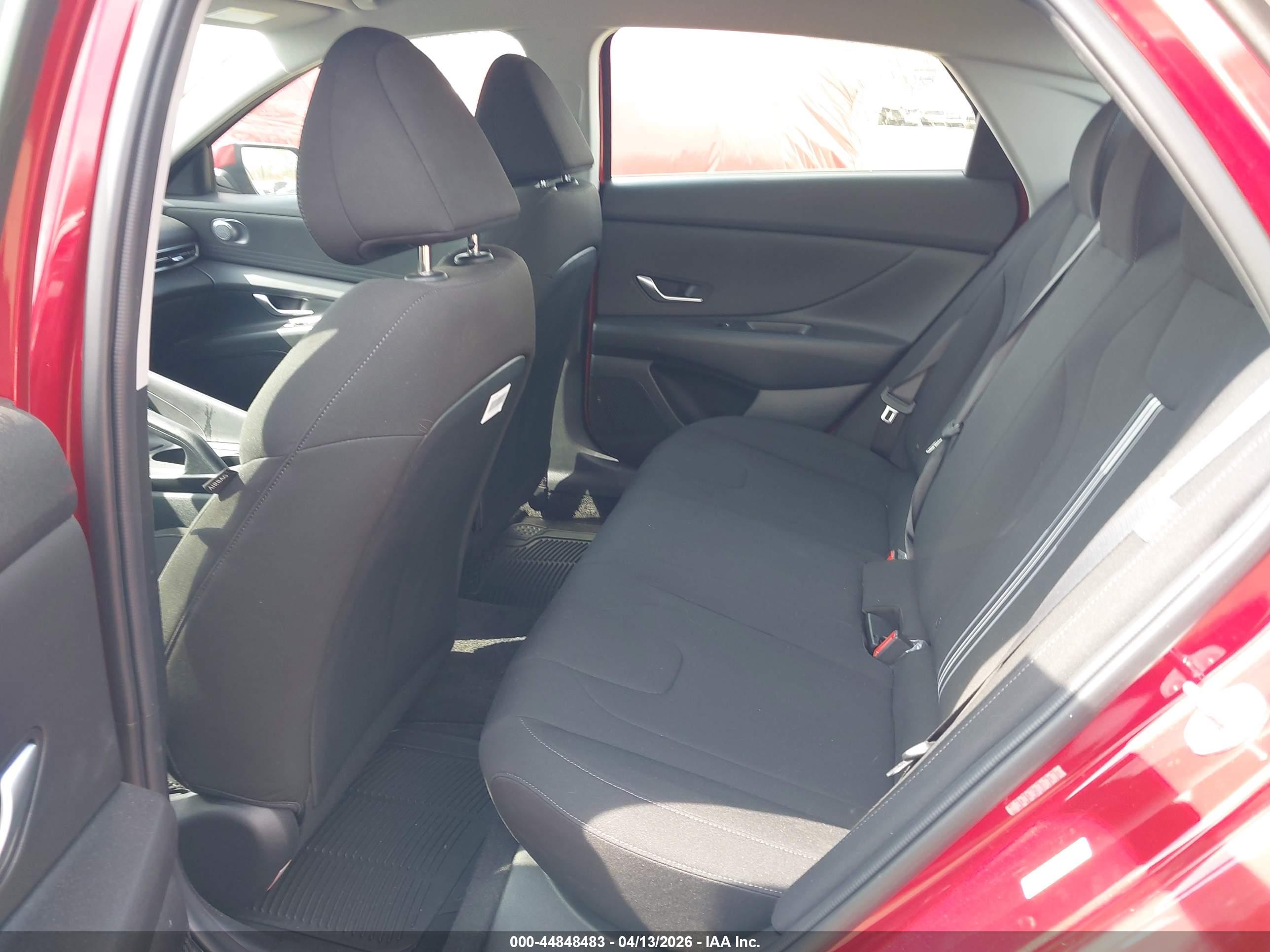 HYUNDAI ELANTRA image 8