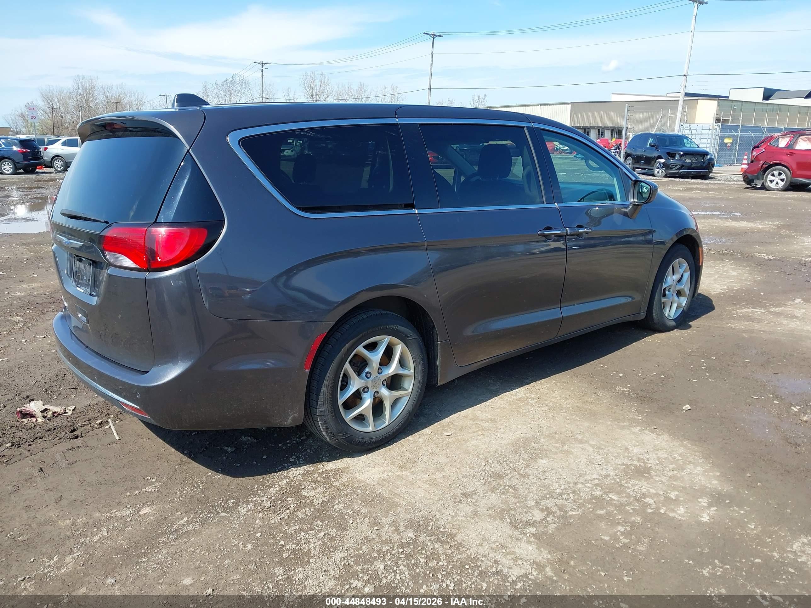 CHRYSLER PACIFICA image 4
