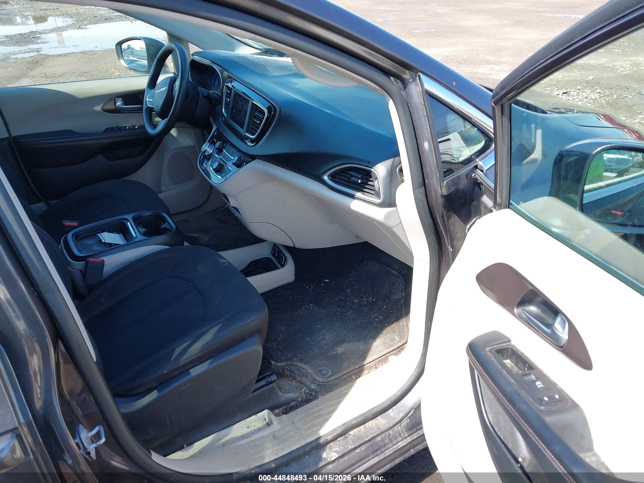 CHRYSLER PACIFICA image 5