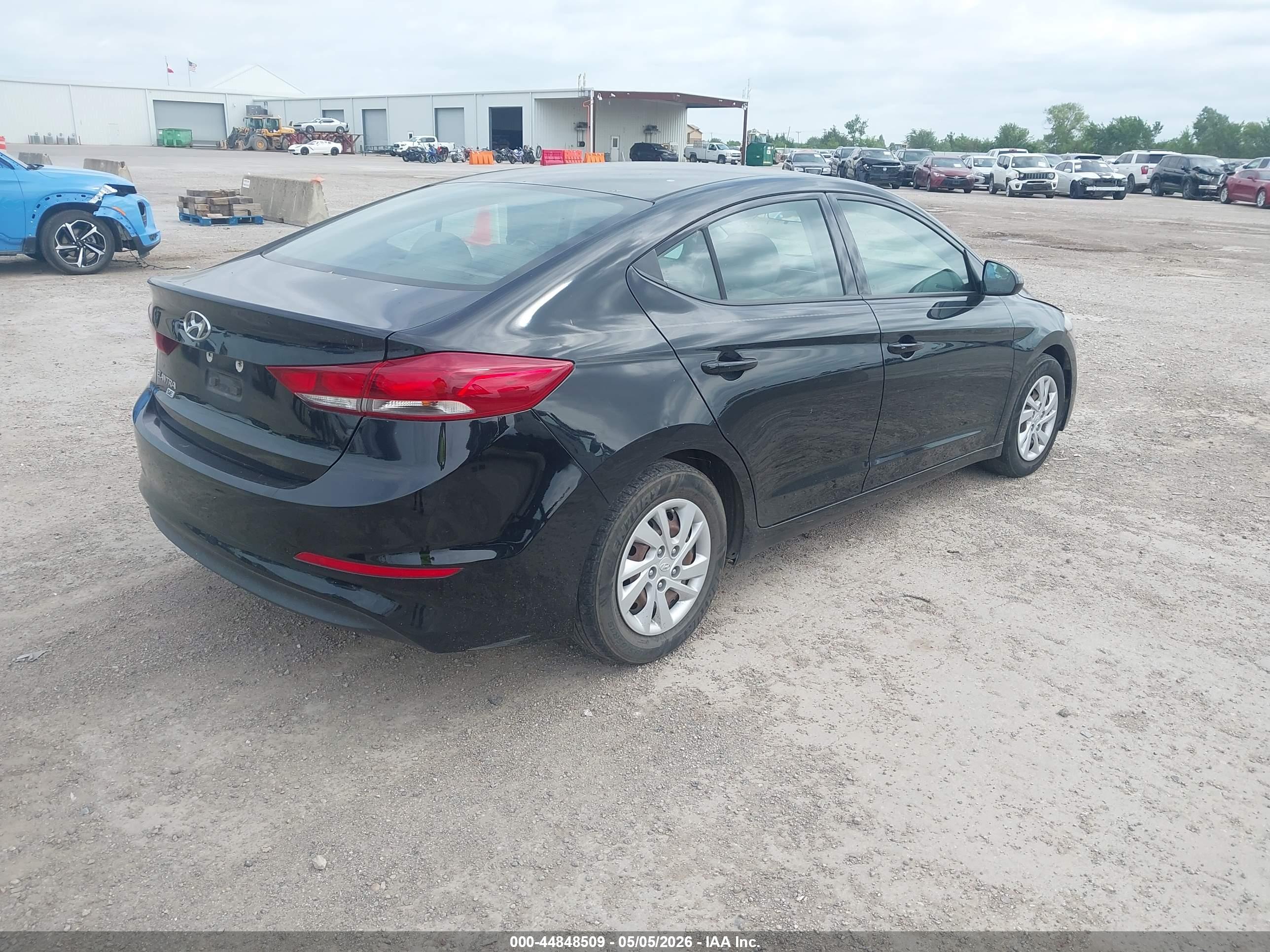 HYUNDAI ELANTRA image 4