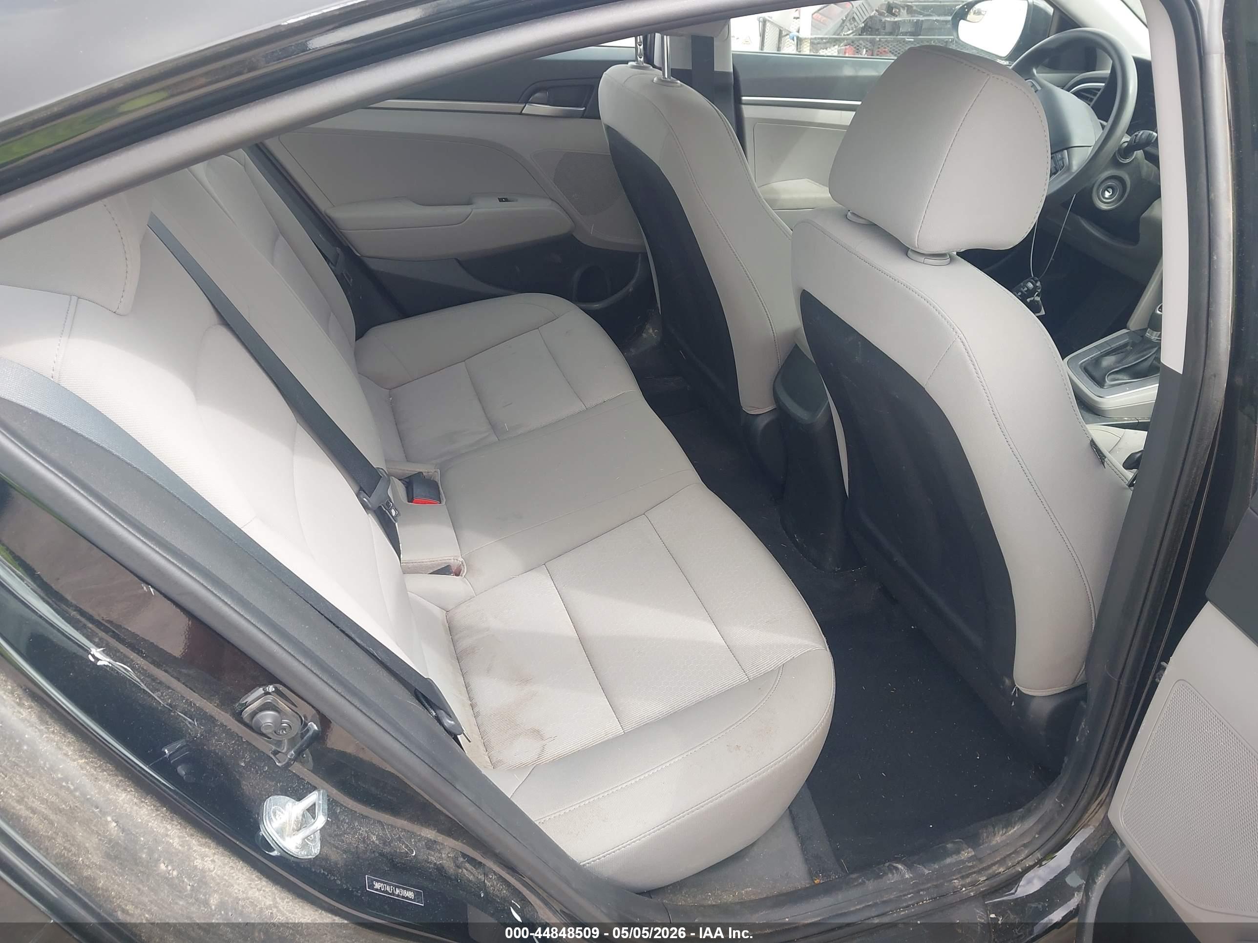 HYUNDAI ELANTRA image 8