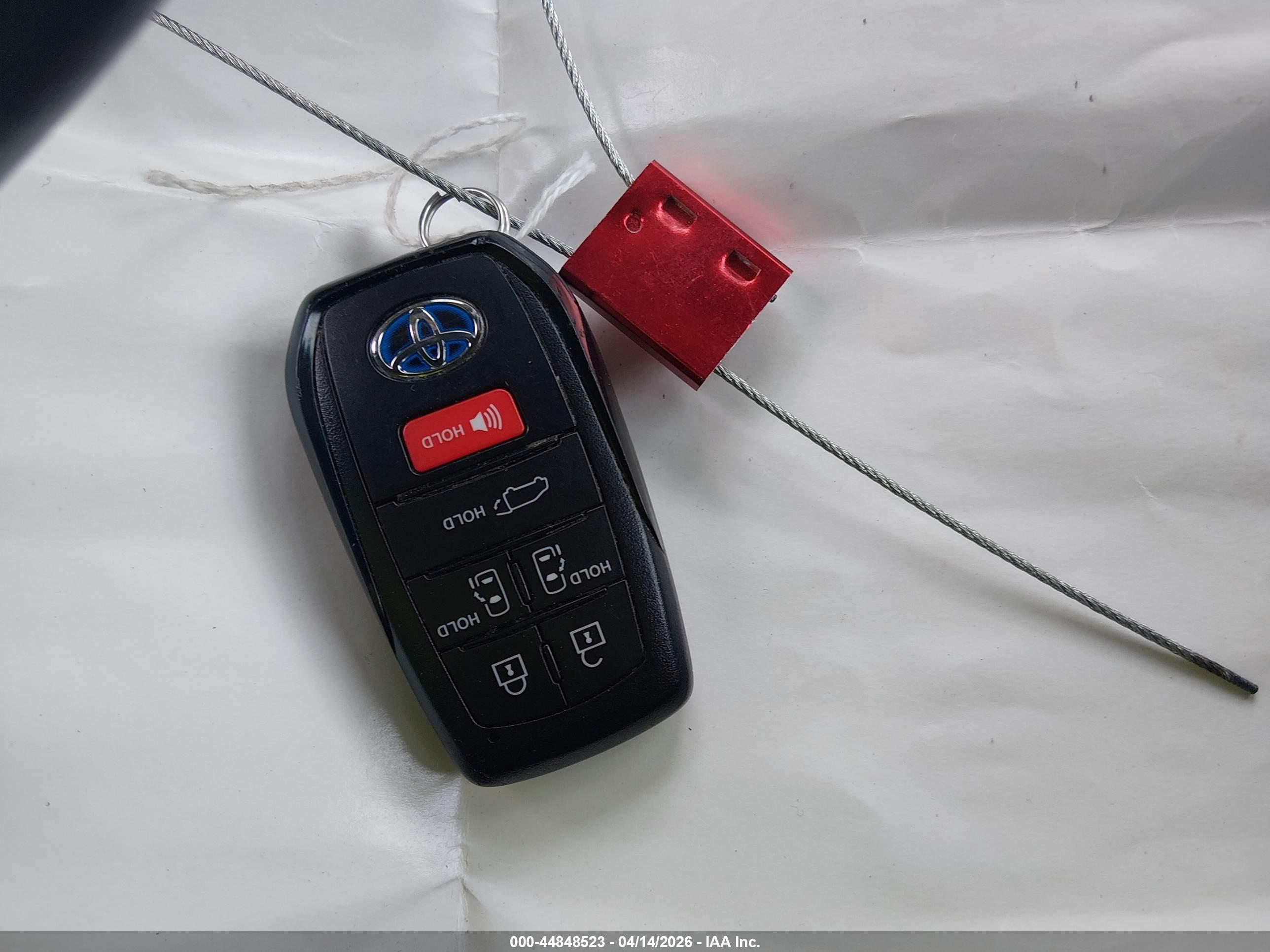 TOYOTA SIENNA image 11