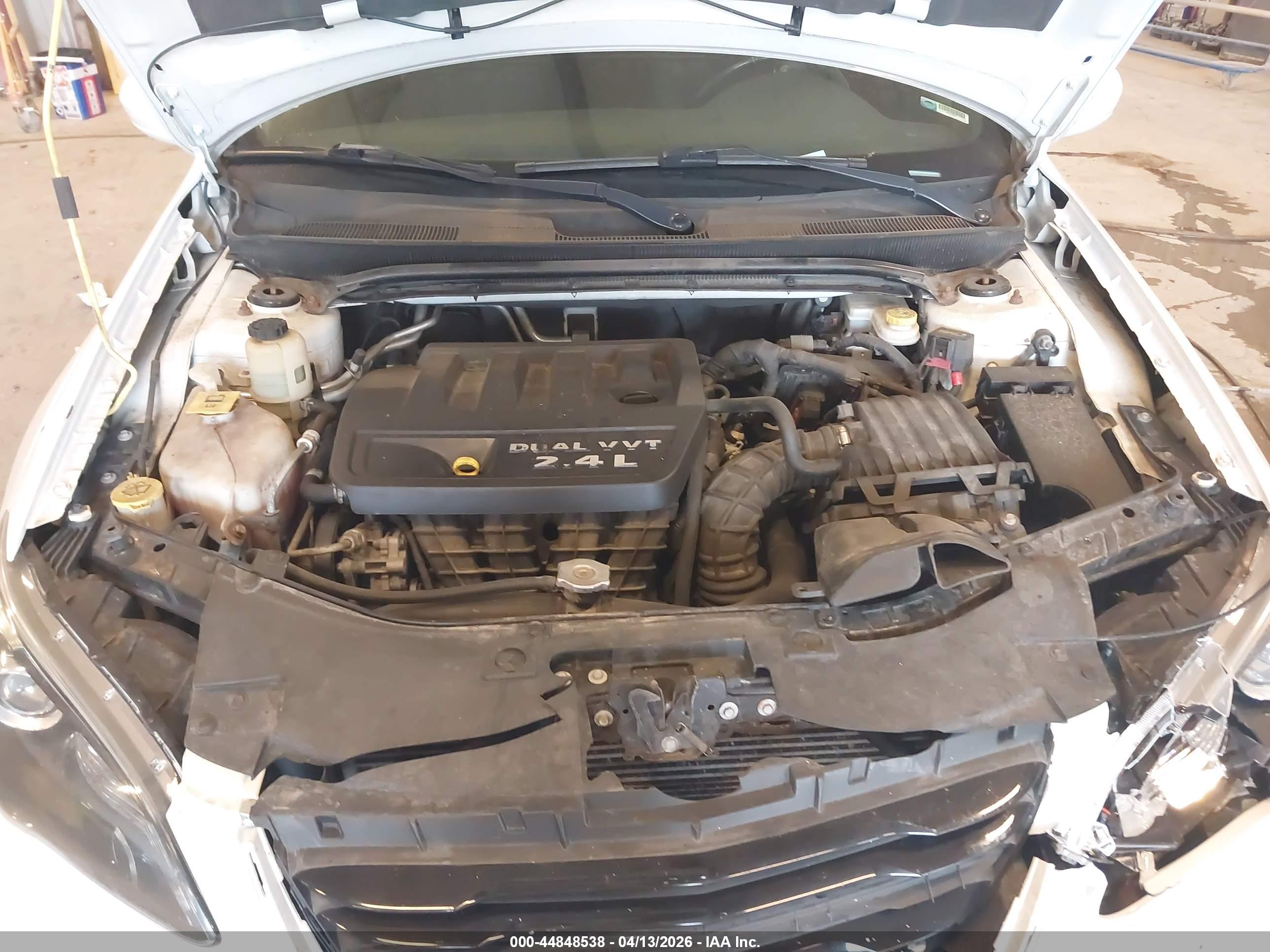 CHRYSLER 200 image 10