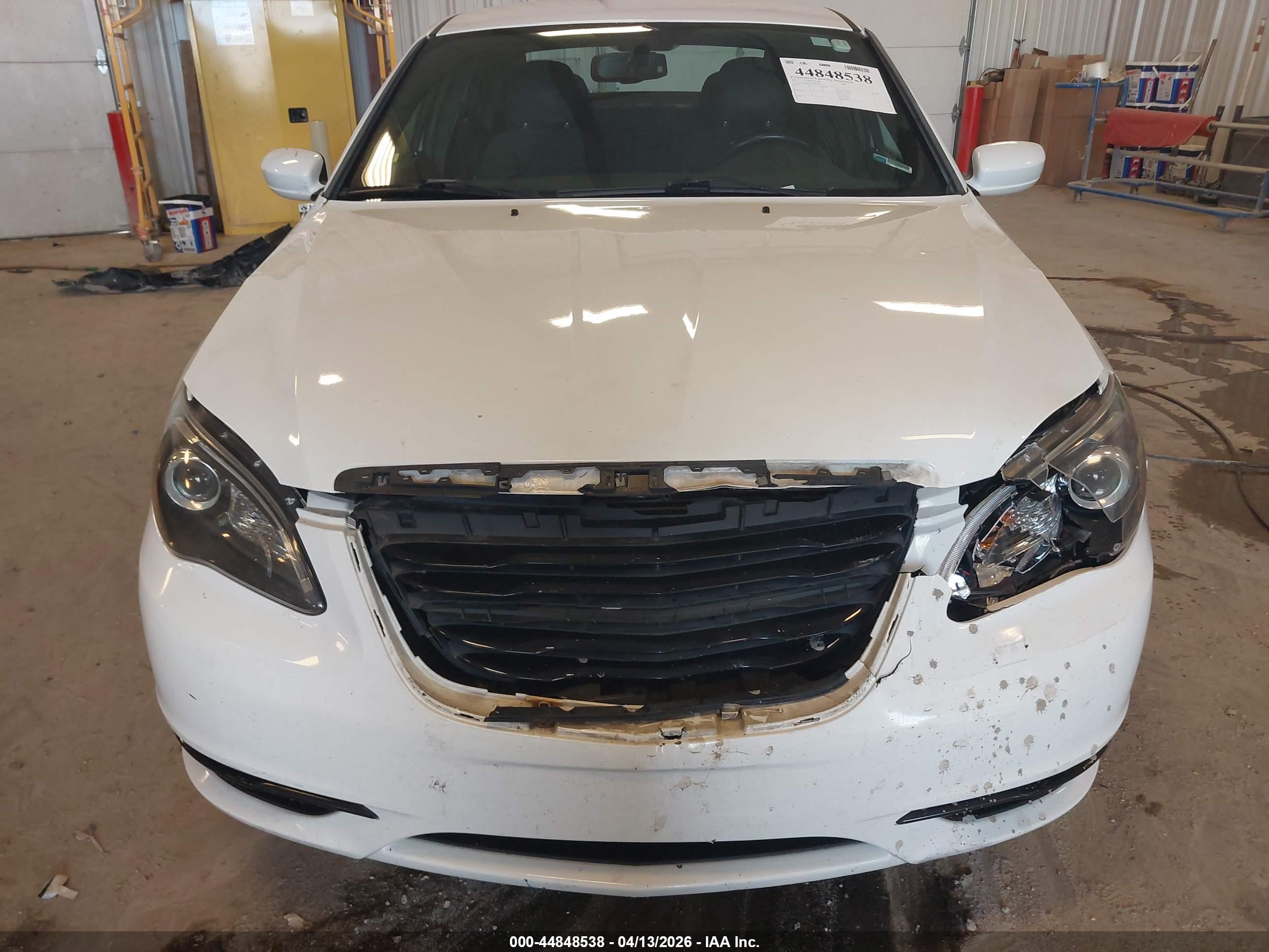 CHRYSLER 200 image 6