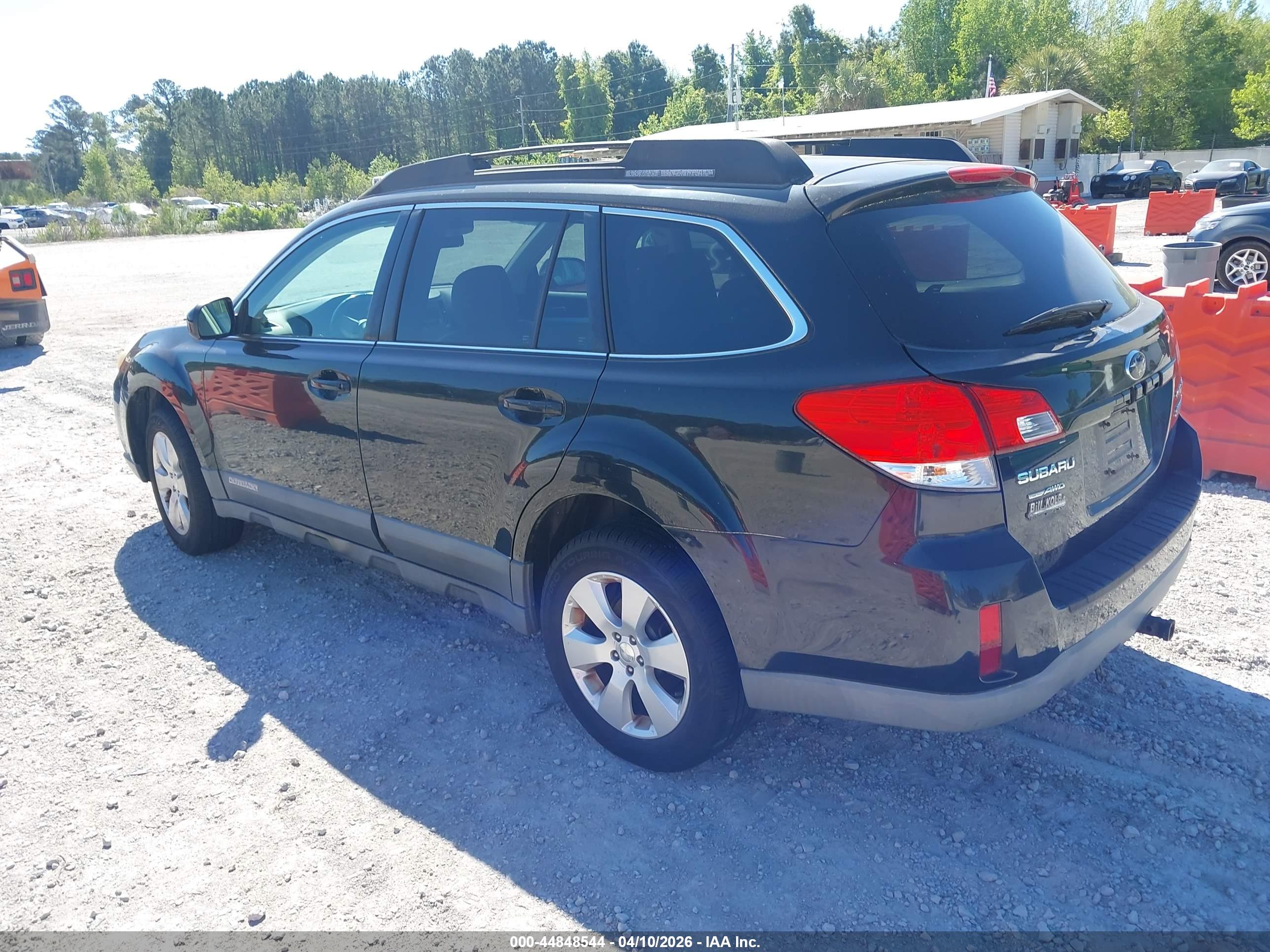 SUBARU OUTBACK image 3