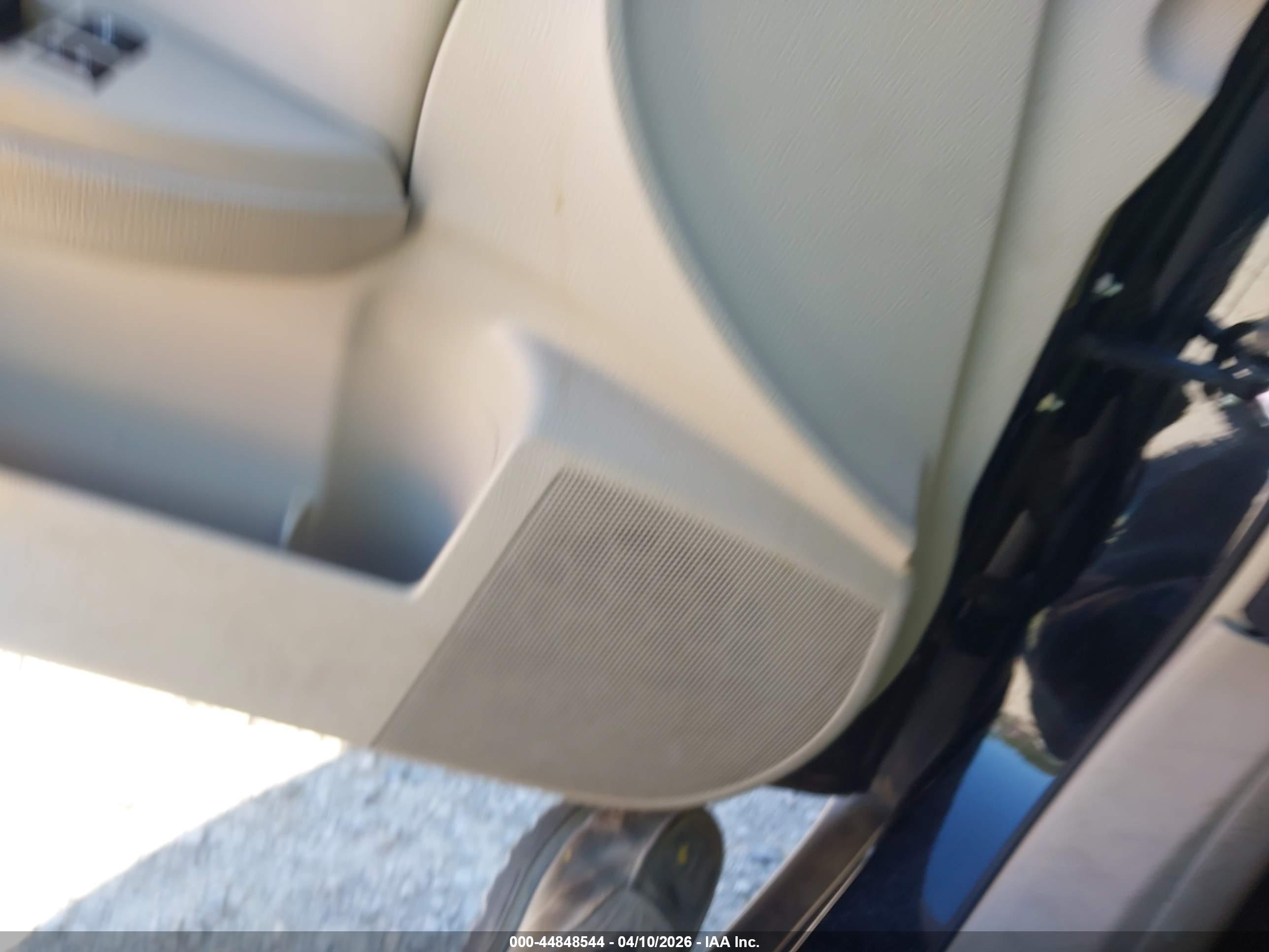 SUBARU OUTBACK image 6
