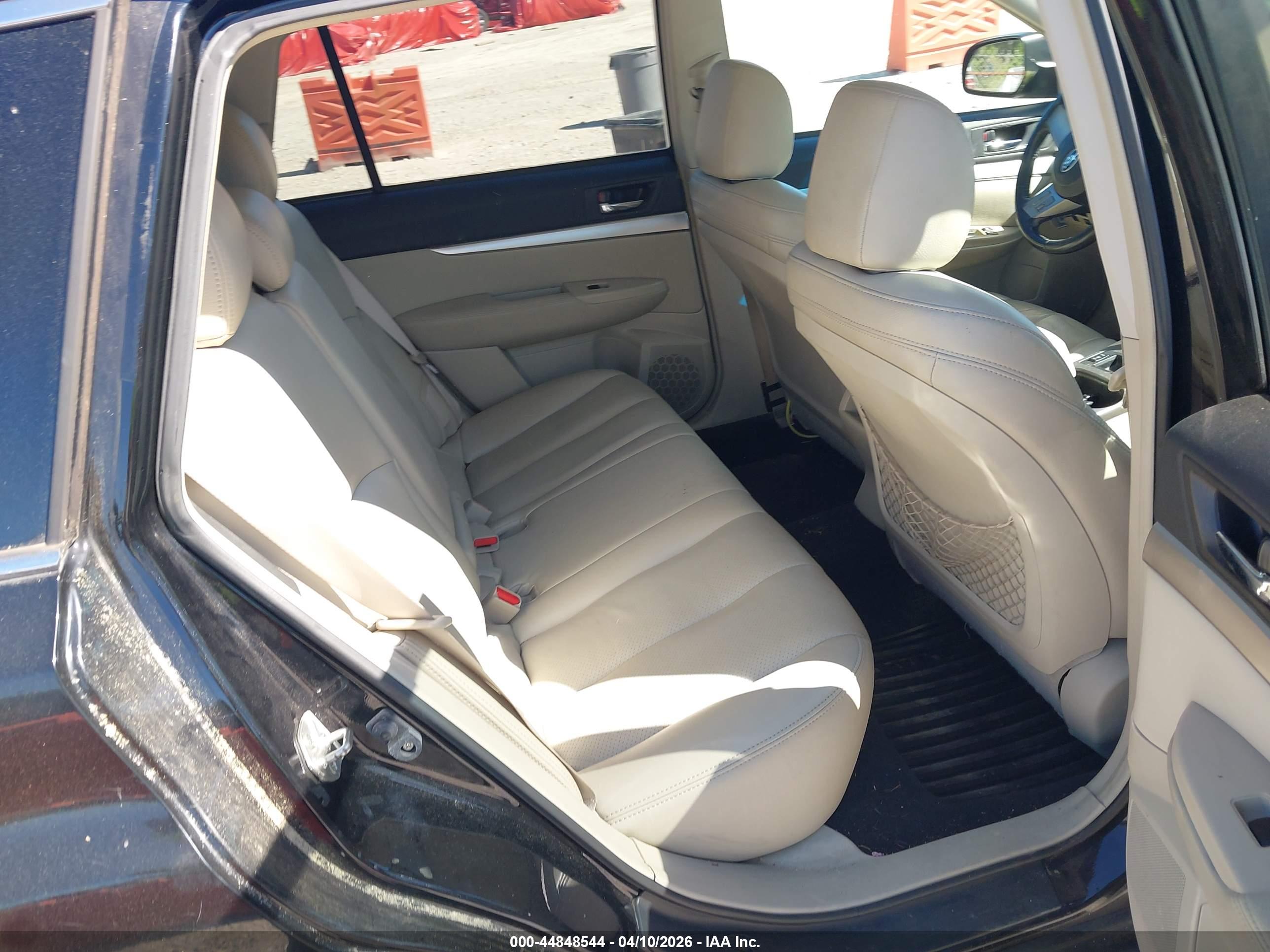 SUBARU OUTBACK image 8