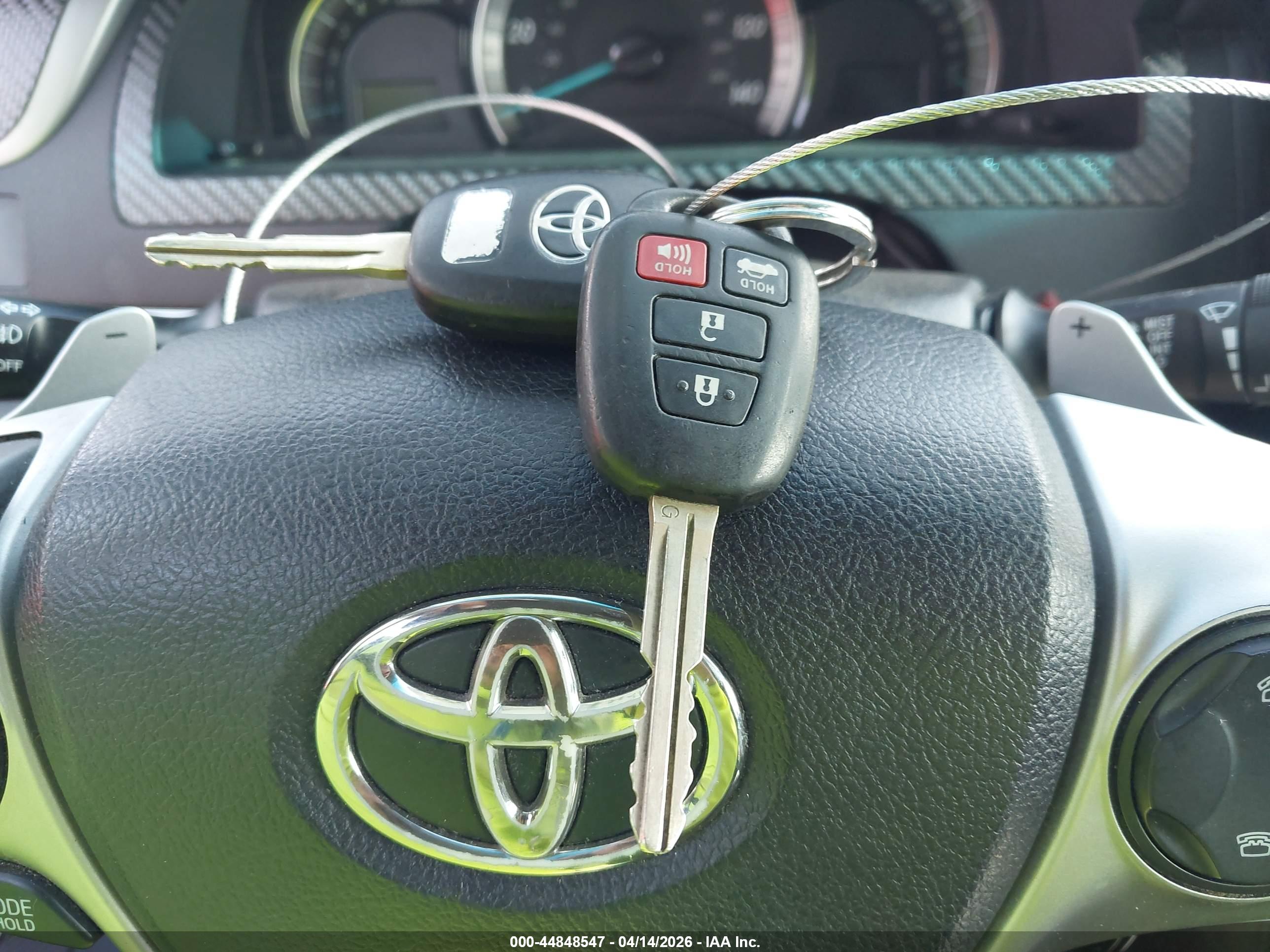 TOYOTA CAMRY image 11