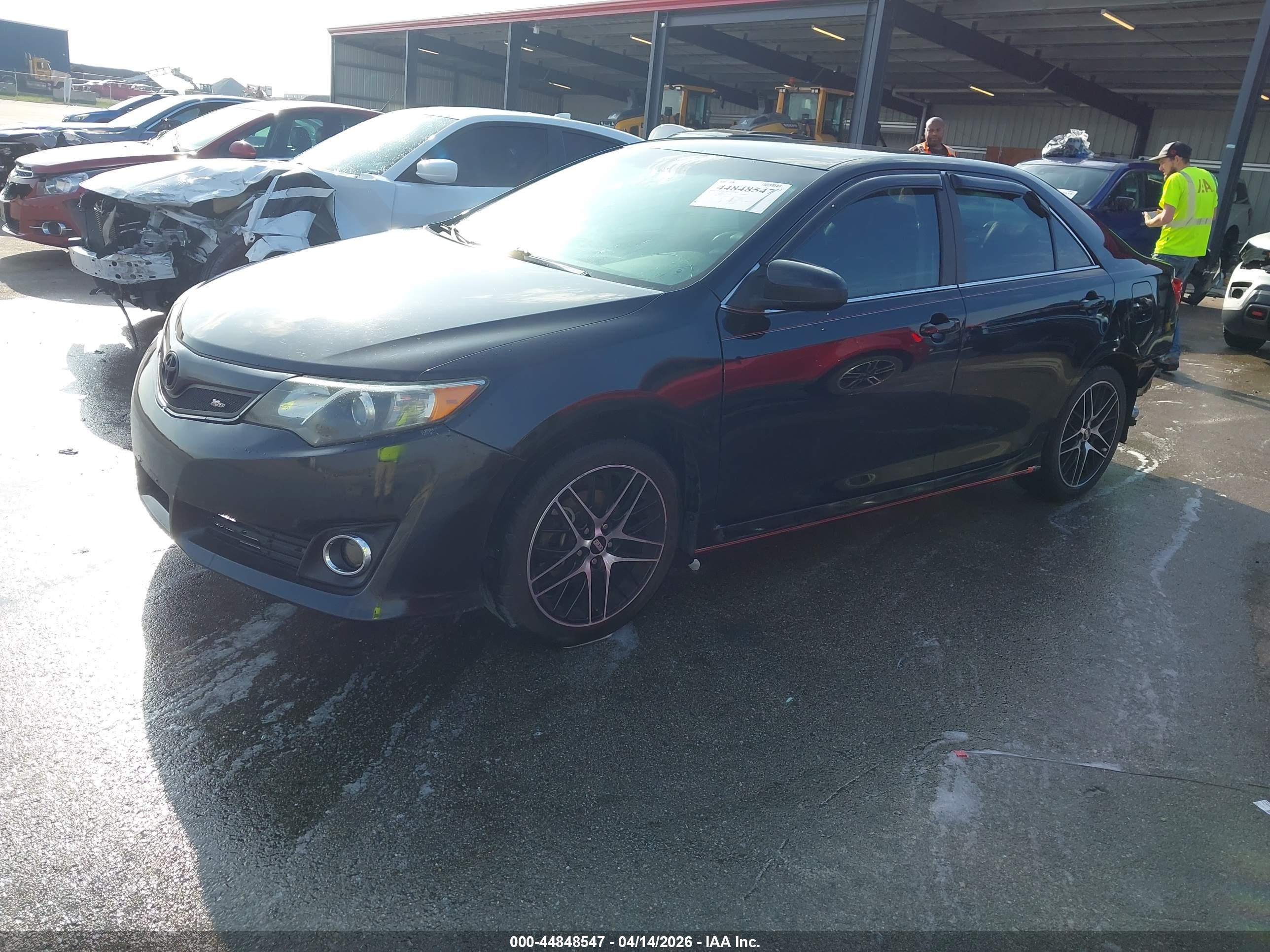 TOYOTA CAMRY image 2