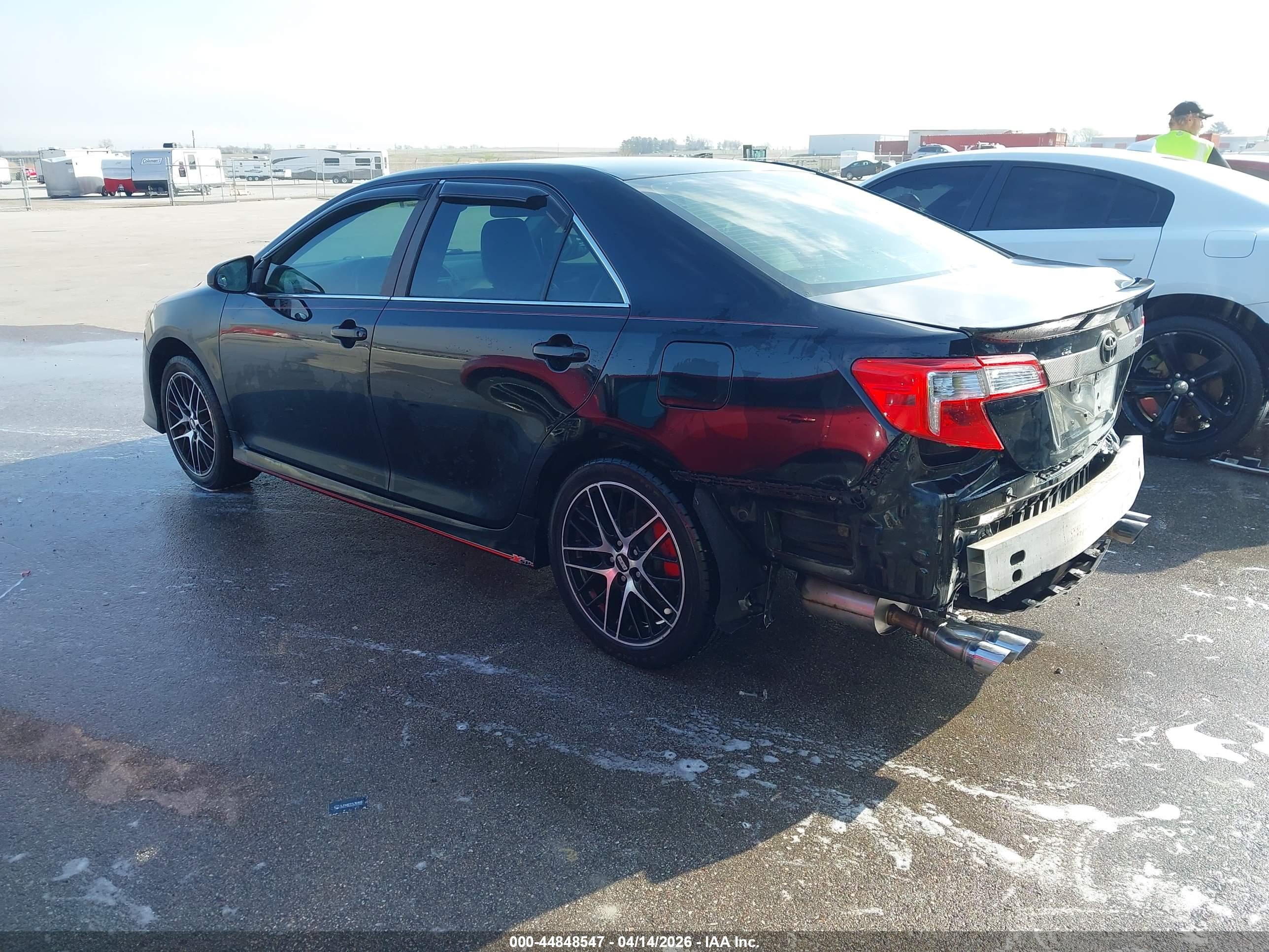 TOYOTA CAMRY image 3