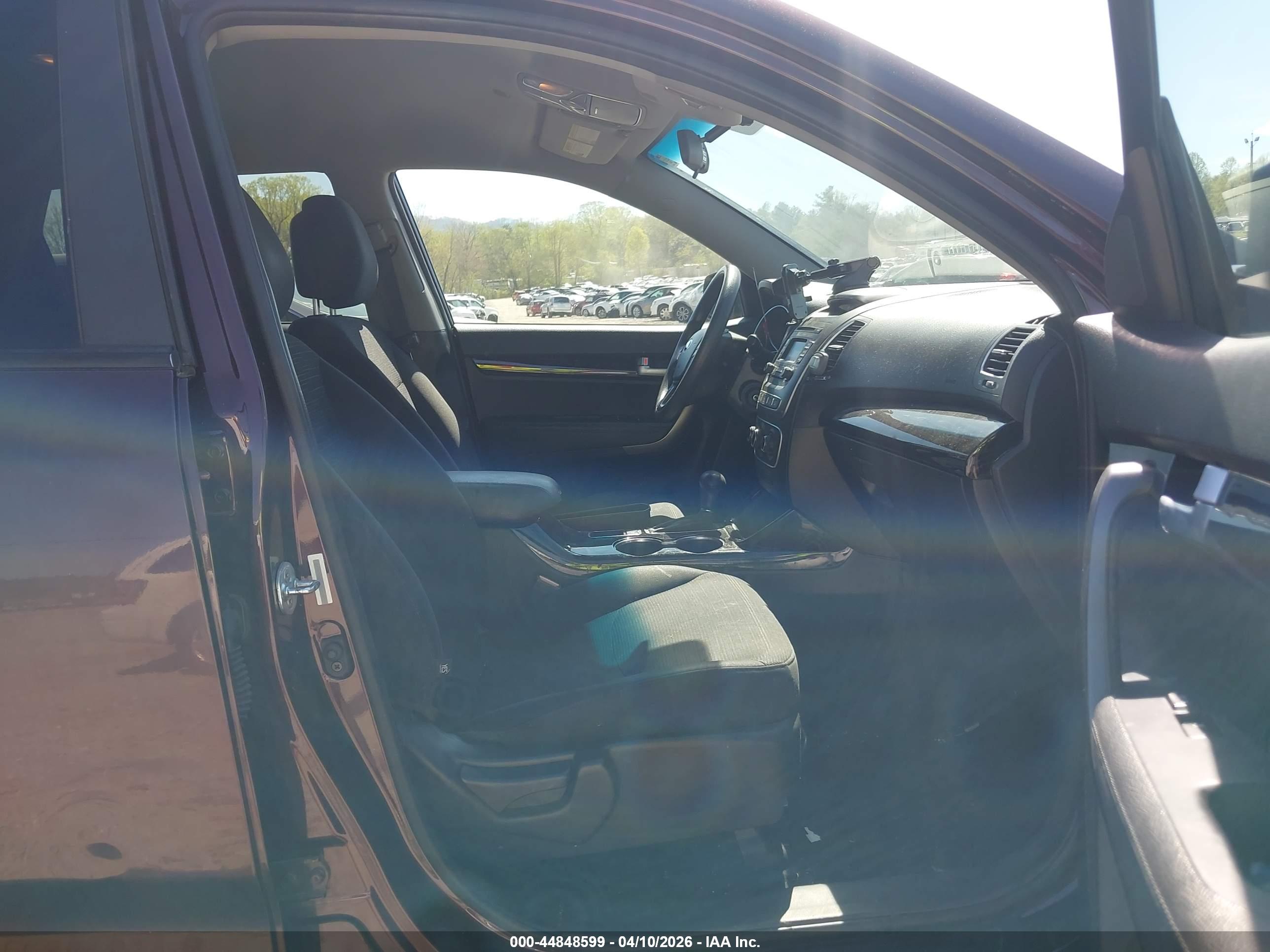 KIA SORENTO image 5