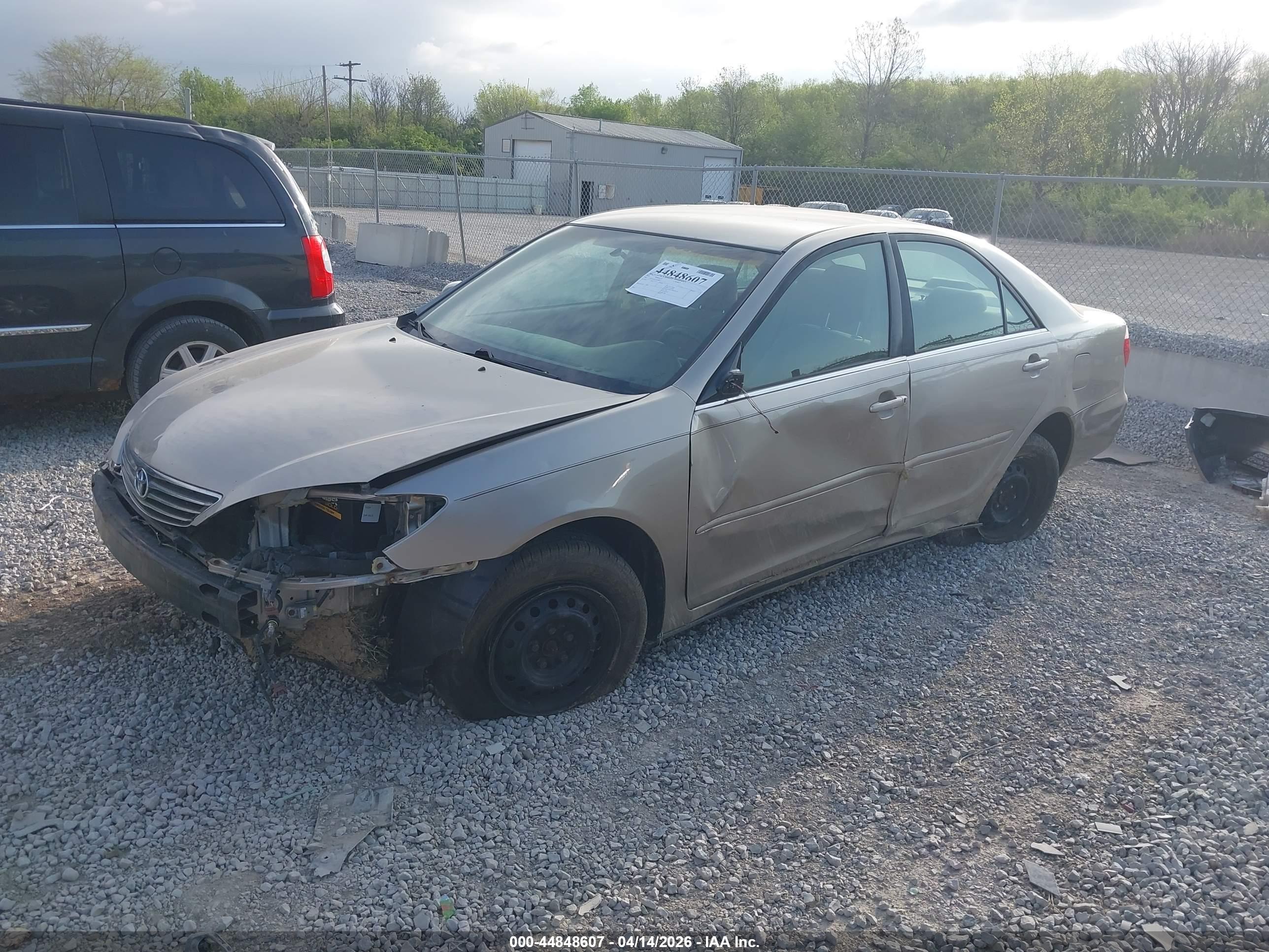 TOYOTA CAMRY image 2