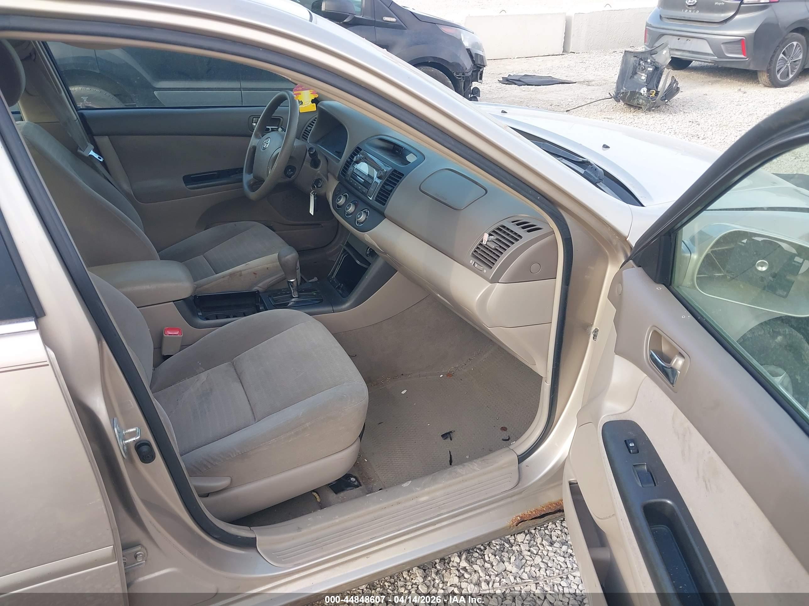 TOYOTA CAMRY image 5
