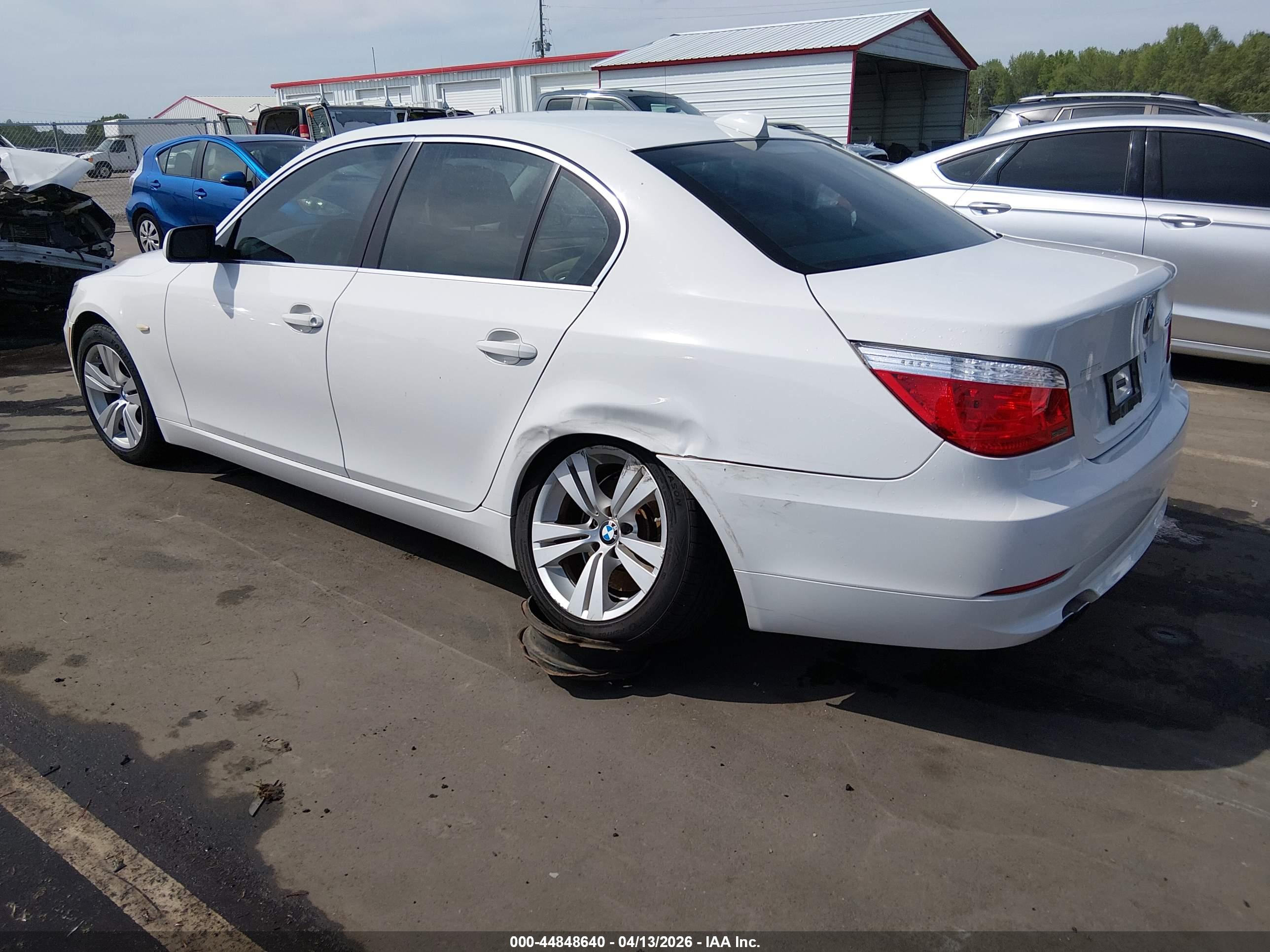 BMW 528I image 3