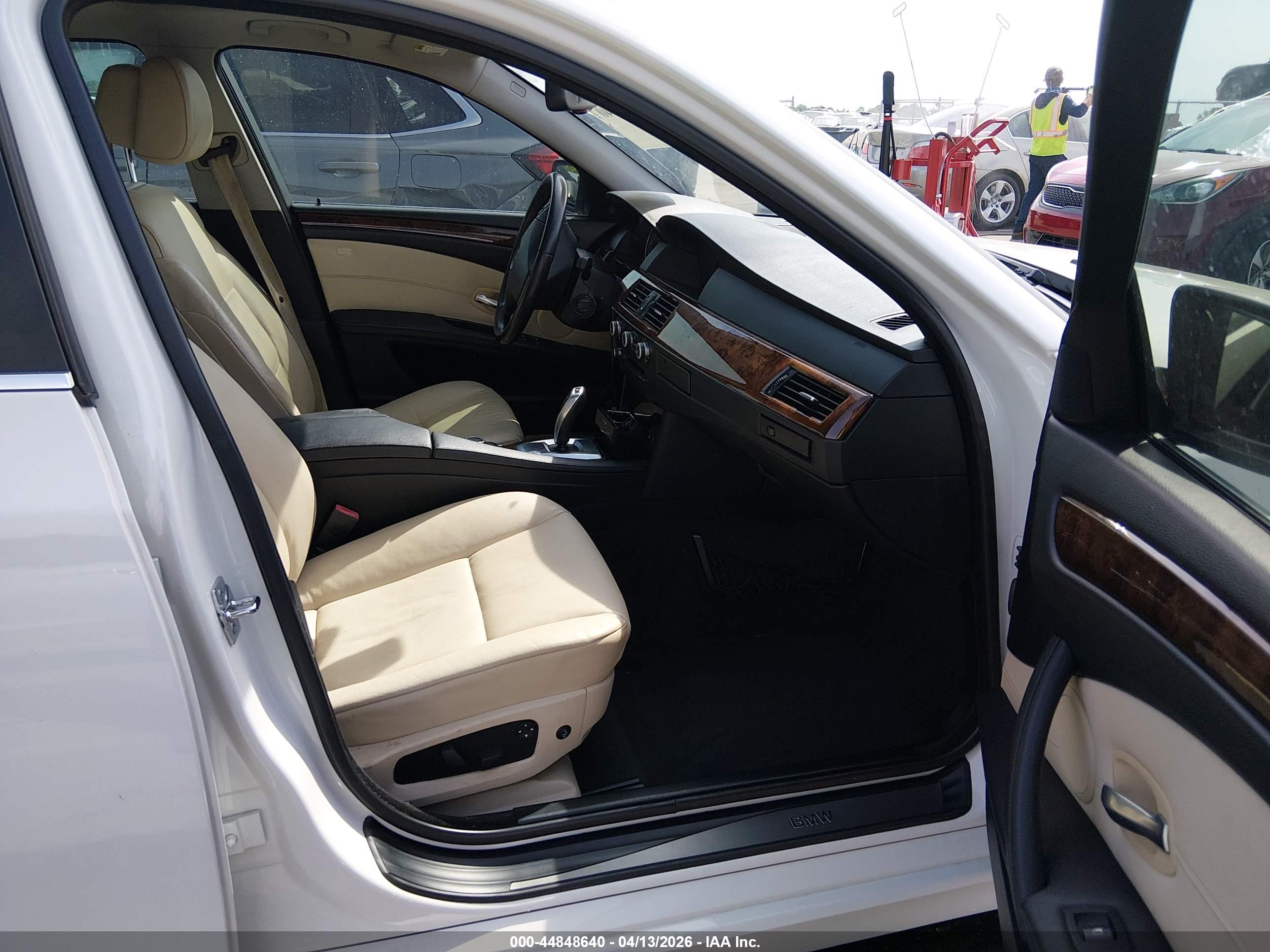 BMW 528I image 5