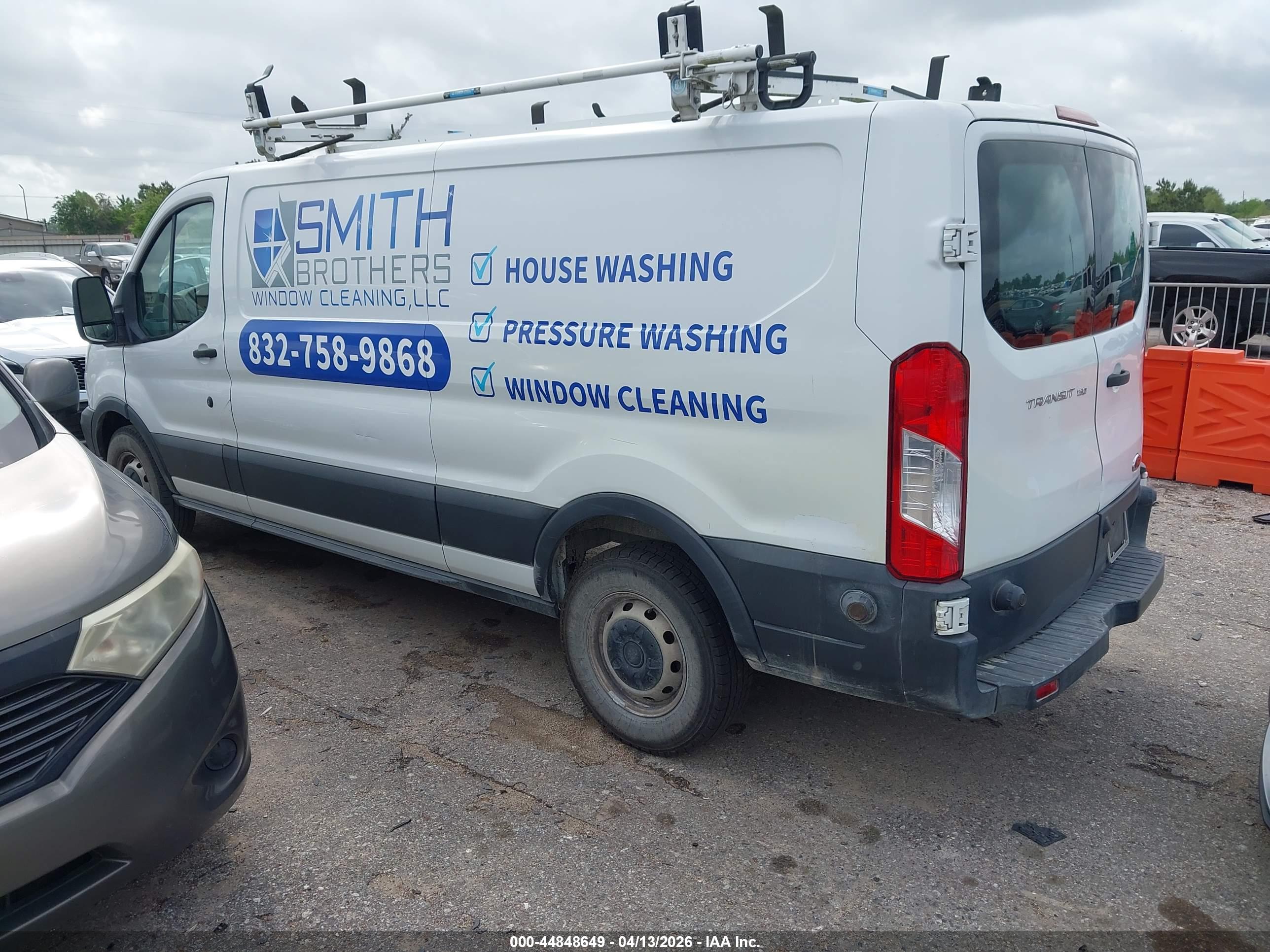 FORD TRANSIT-150 image 3