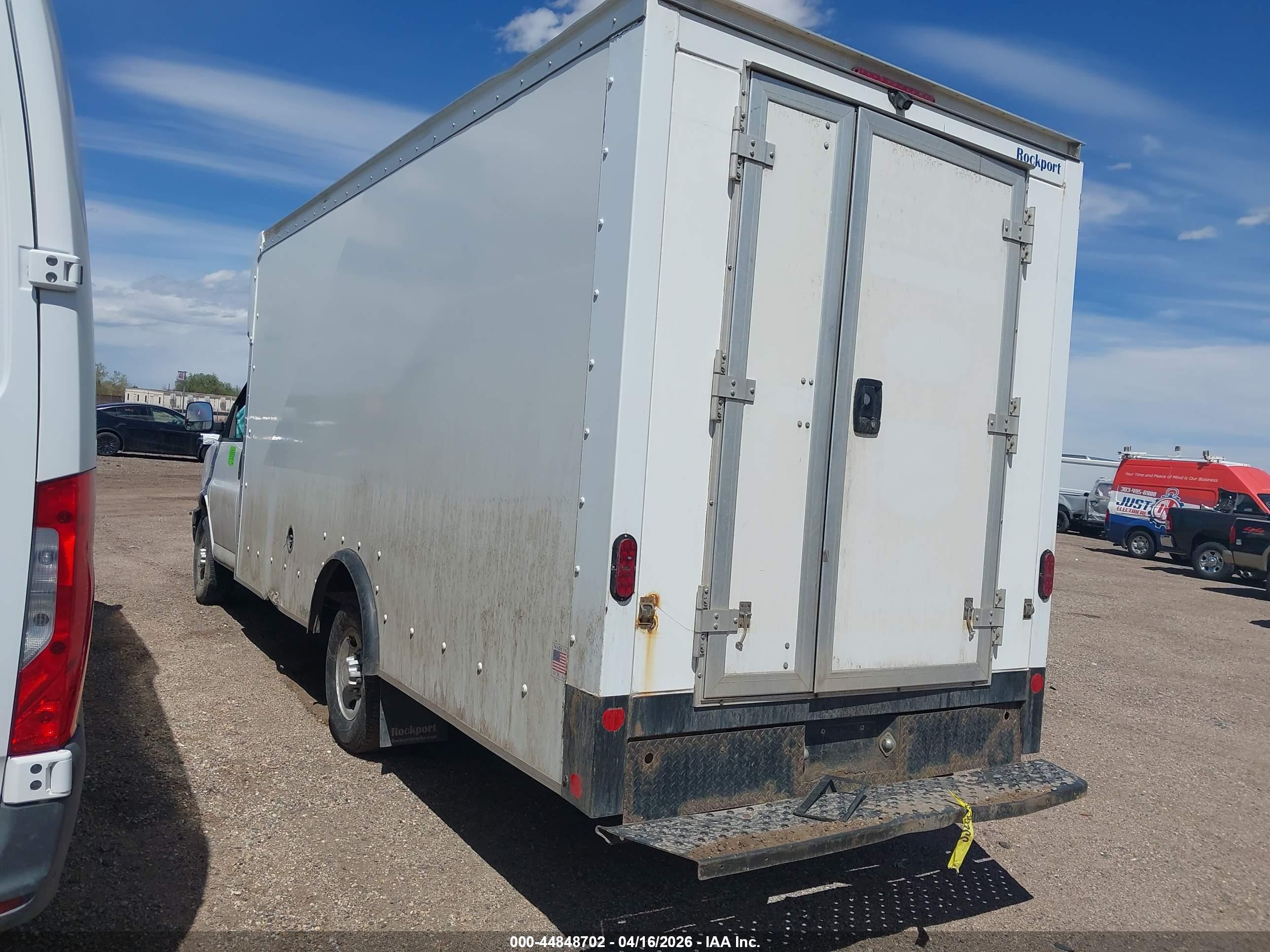 CHEVROLET EXPRESS image 3