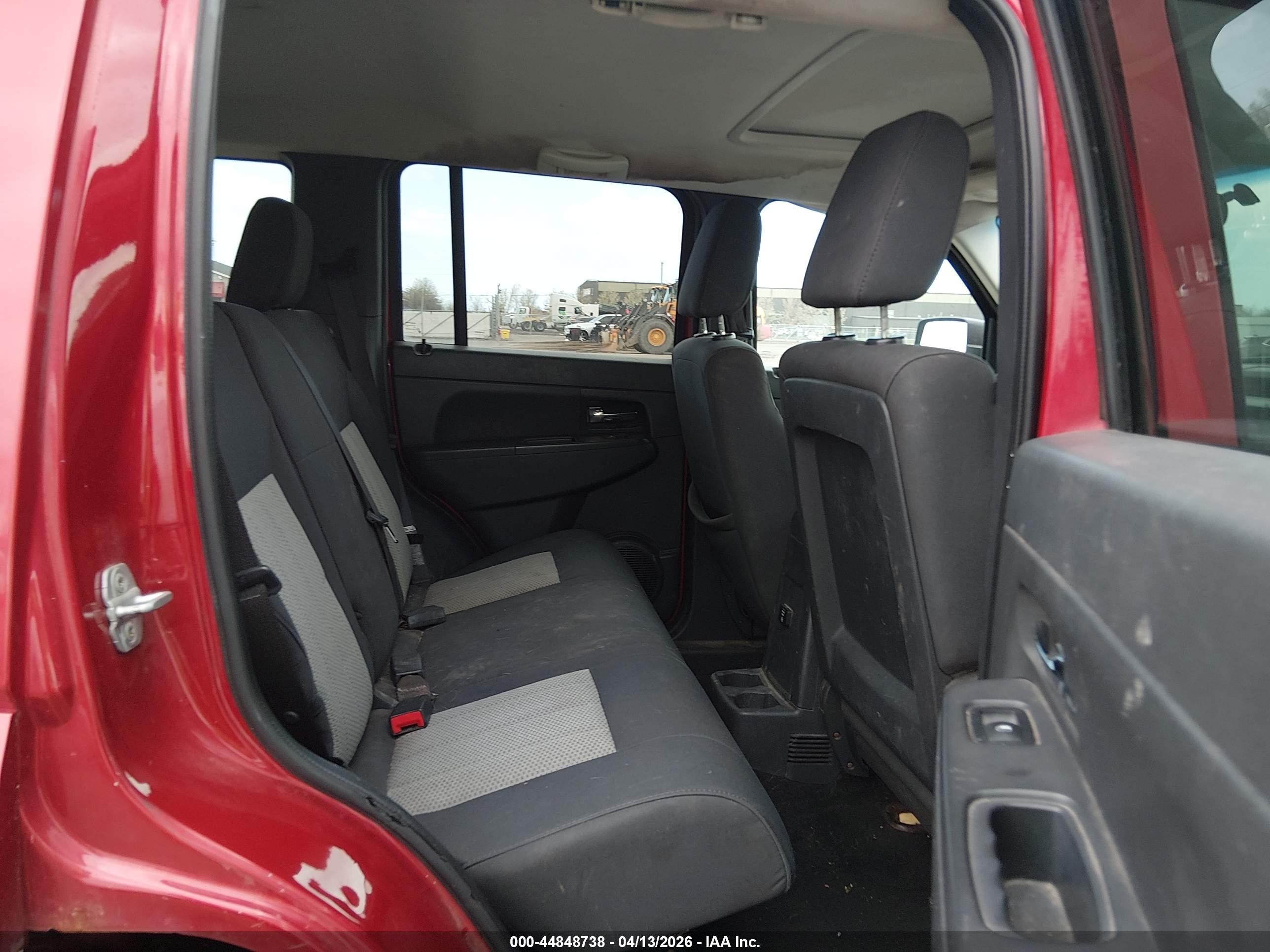 JEEP LIBERTY image 8