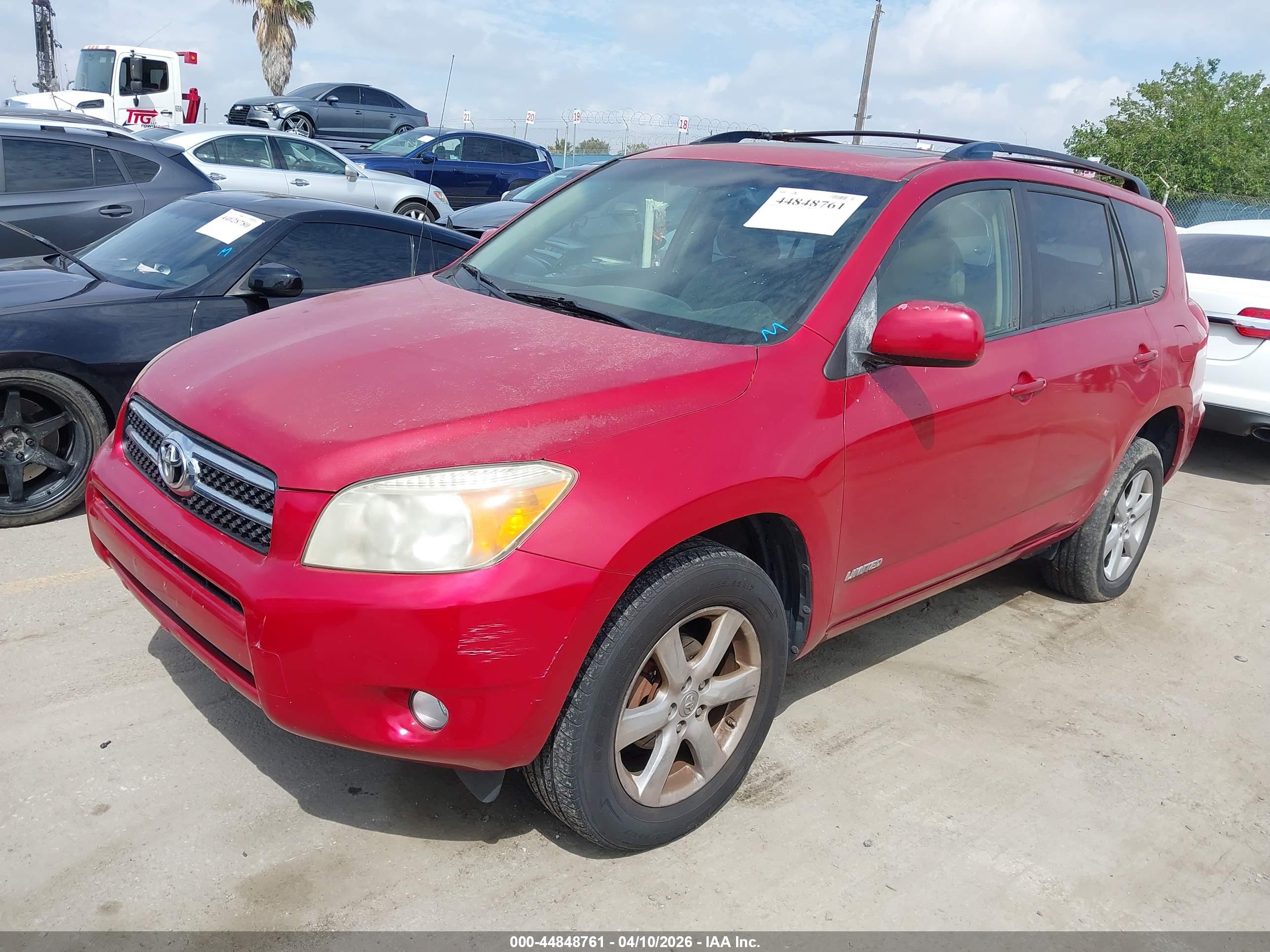 TOYOTA RAV4 image 2