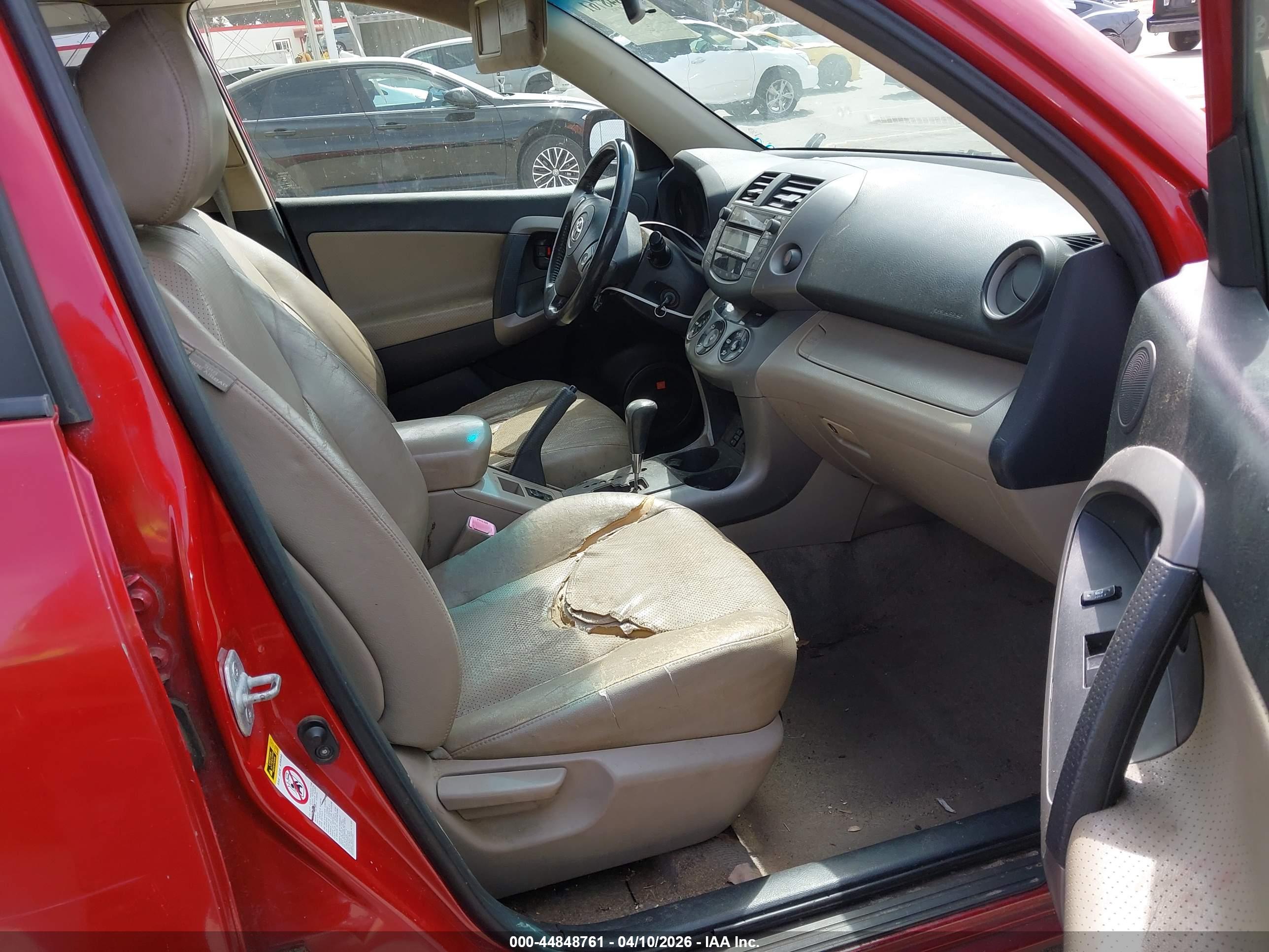 TOYOTA RAV4 image 5