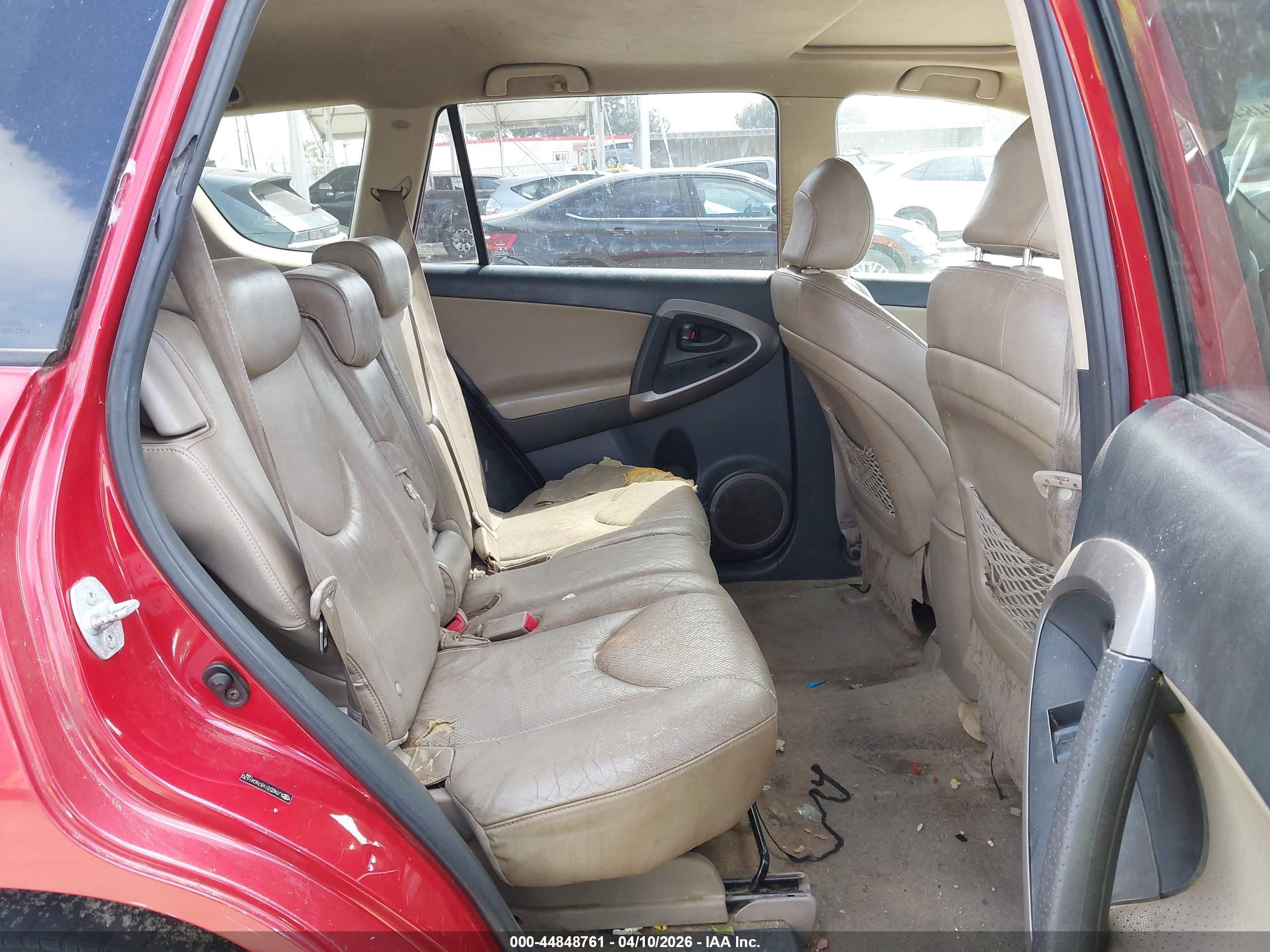 TOYOTA RAV4 image 8