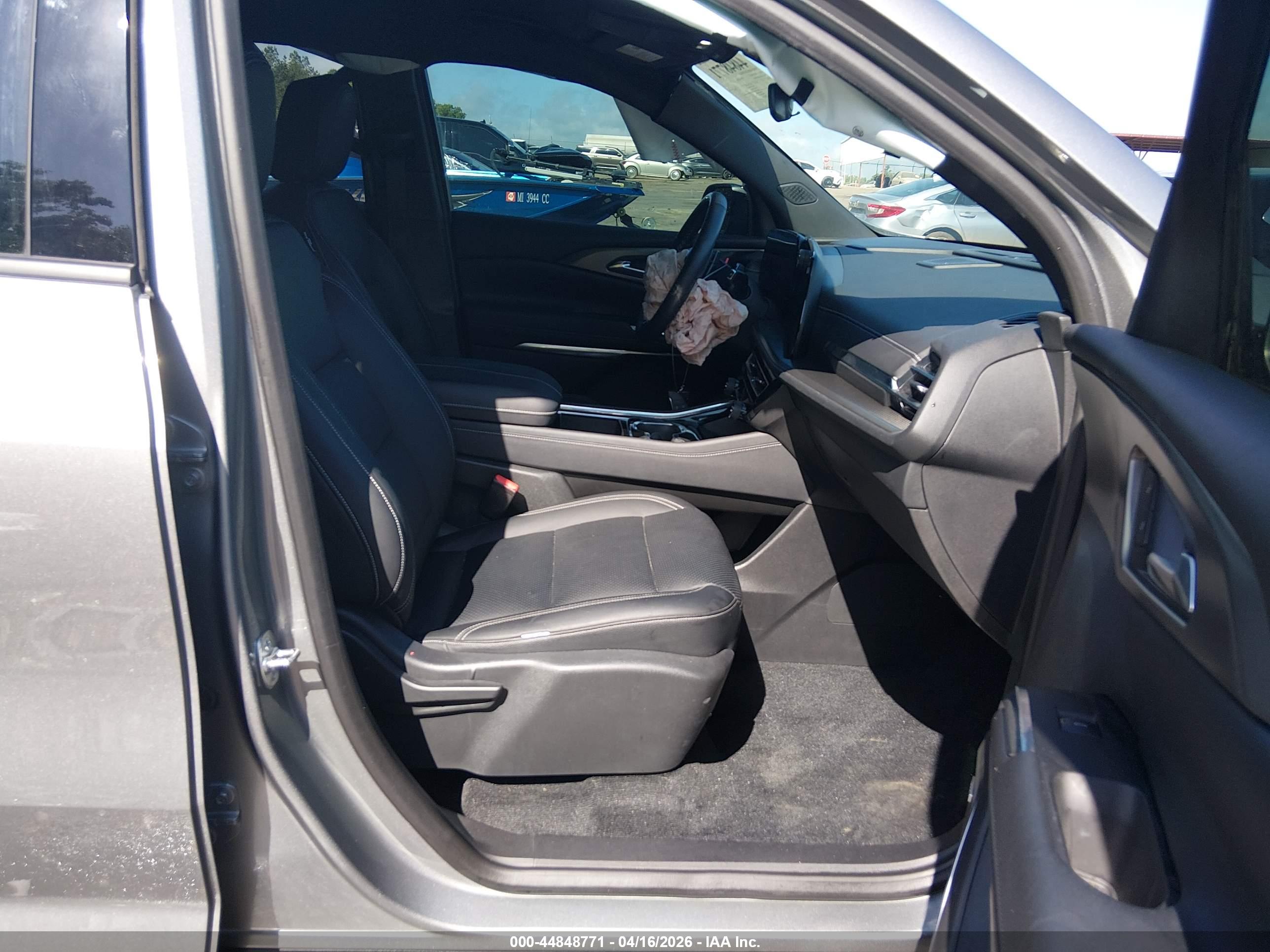 CHEVROLET TRAVERSE image 5
