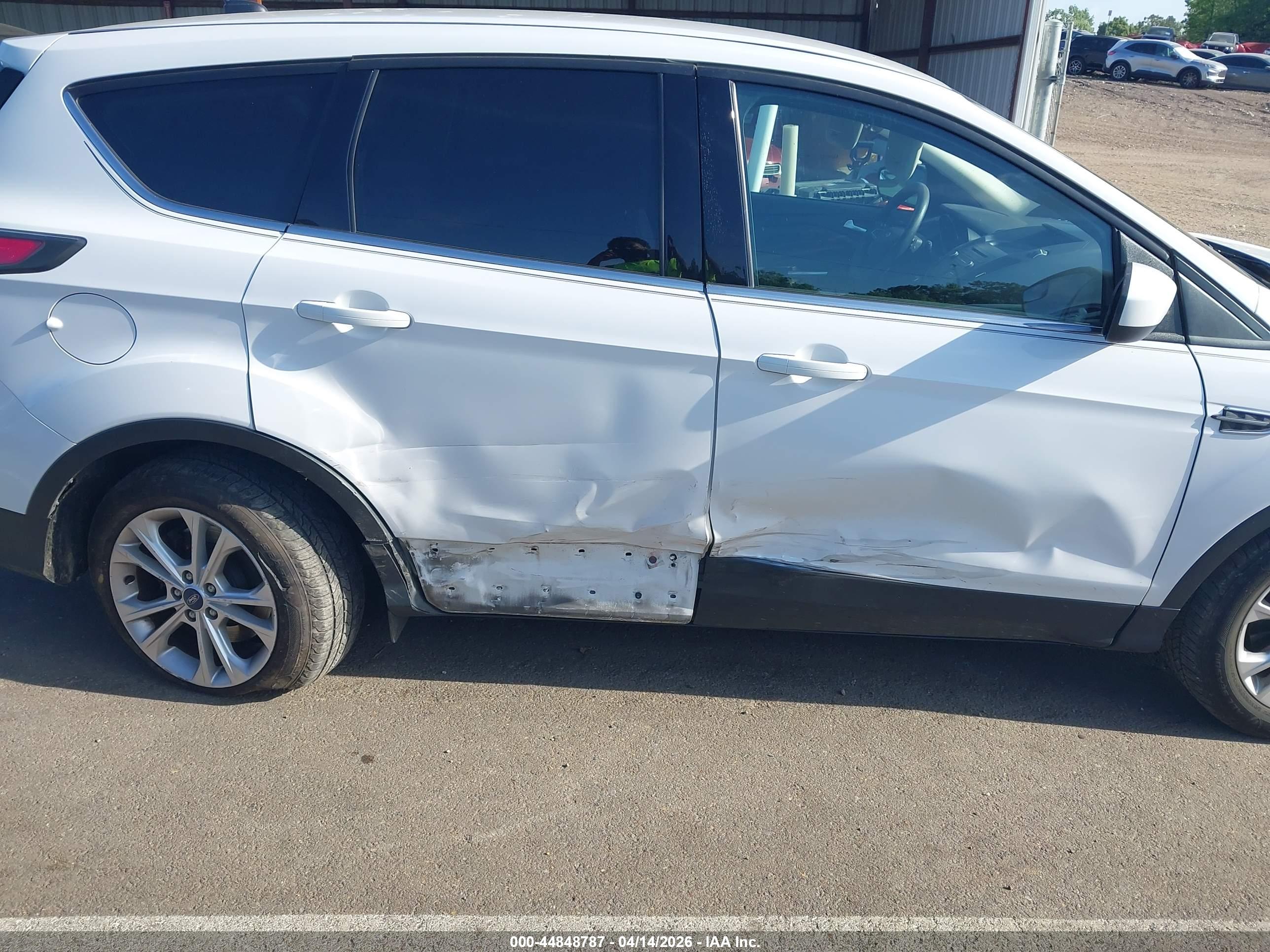 FORD ESCAPE image 6