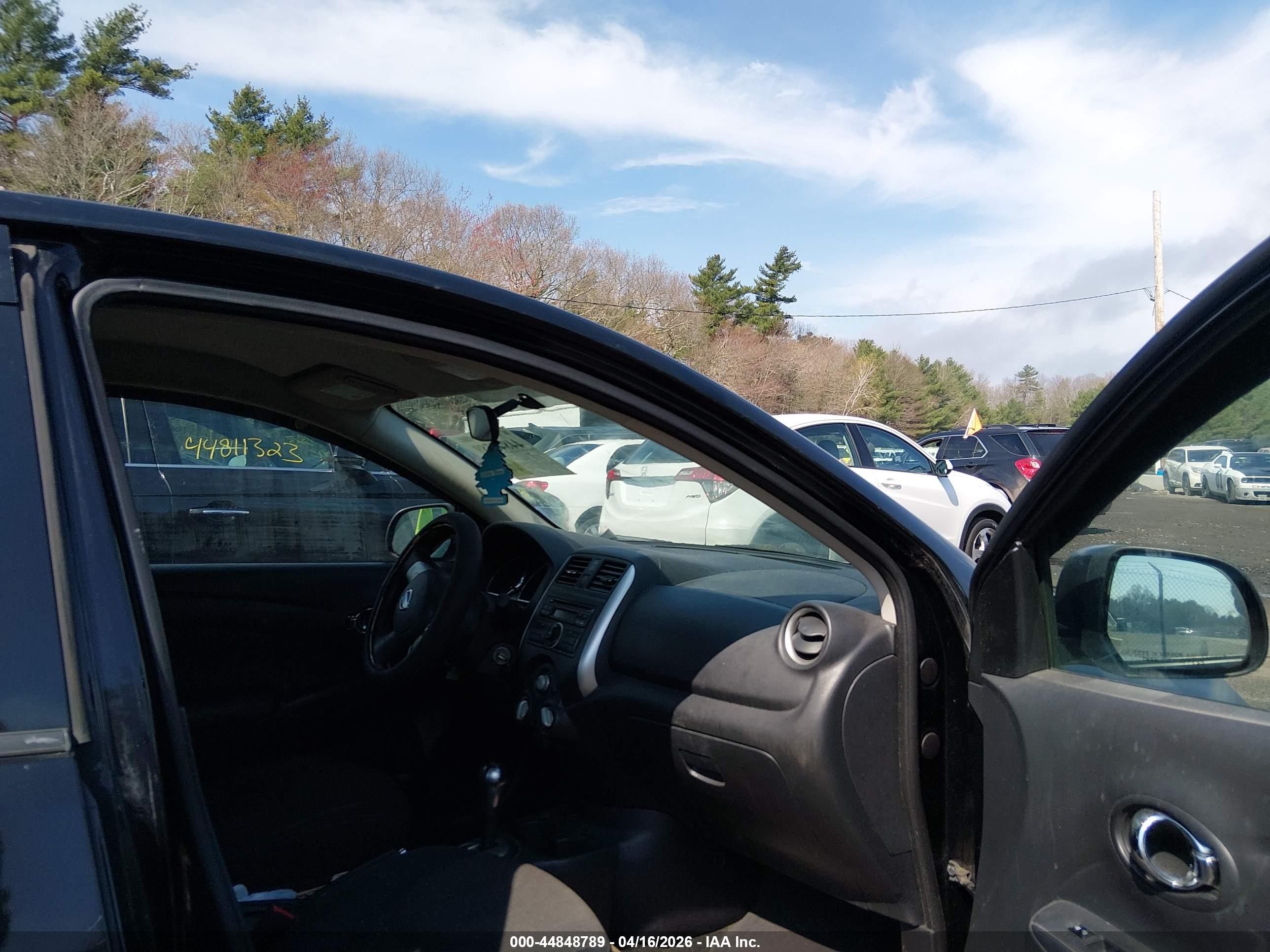 NISSAN VERSA image 5
