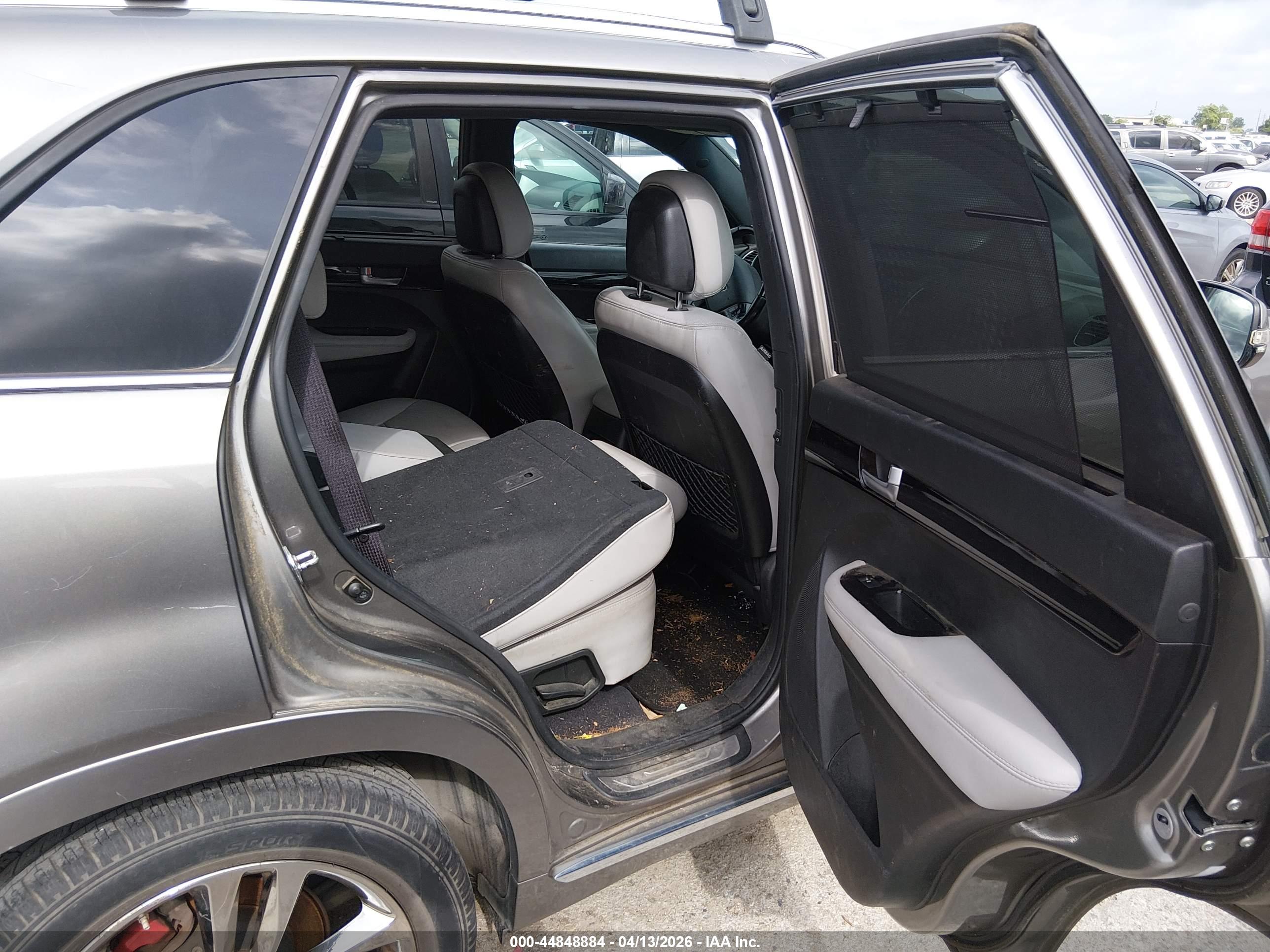 KIA SORENTO image 8
