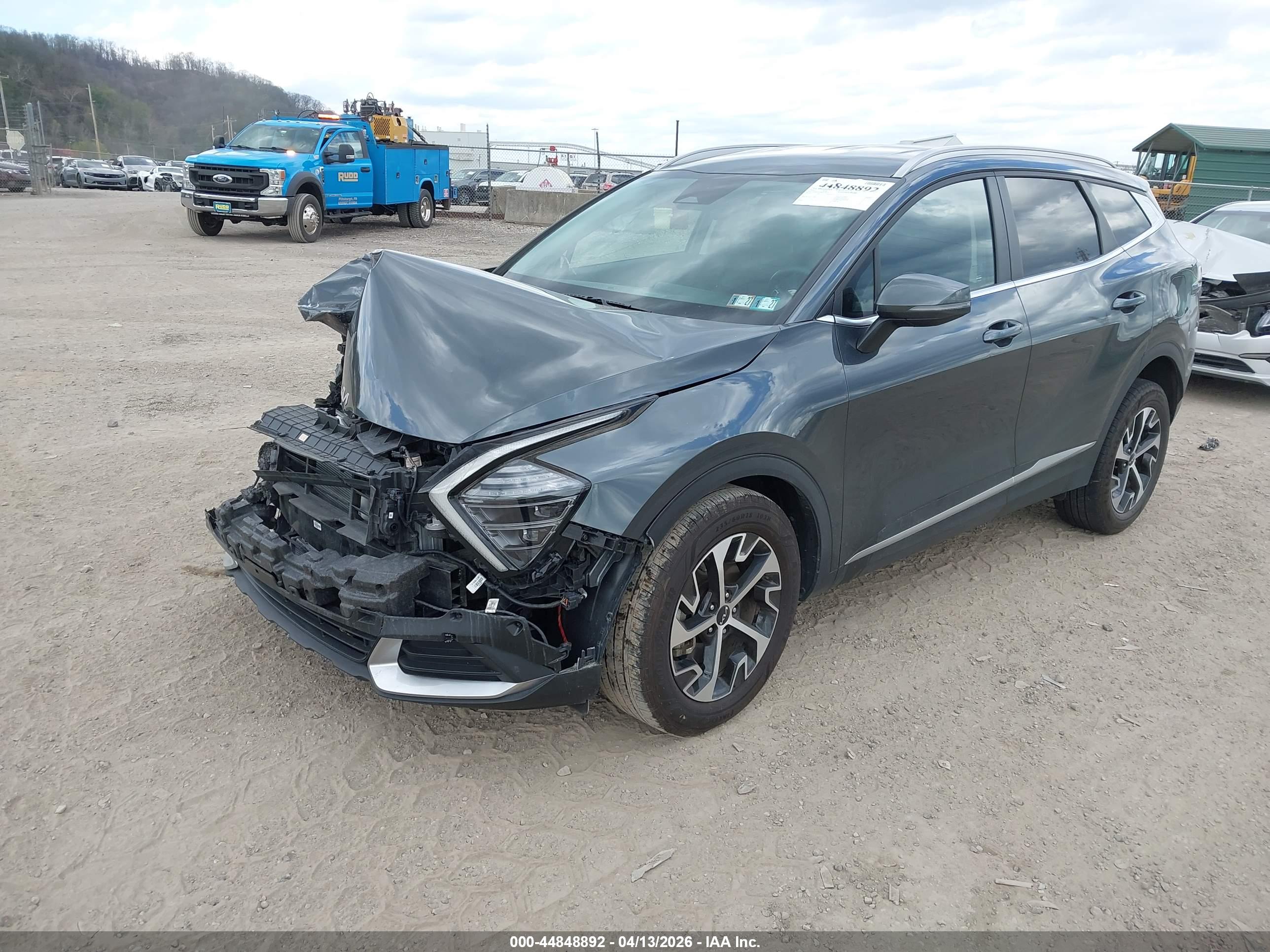 KIA SPORTAGE image 2