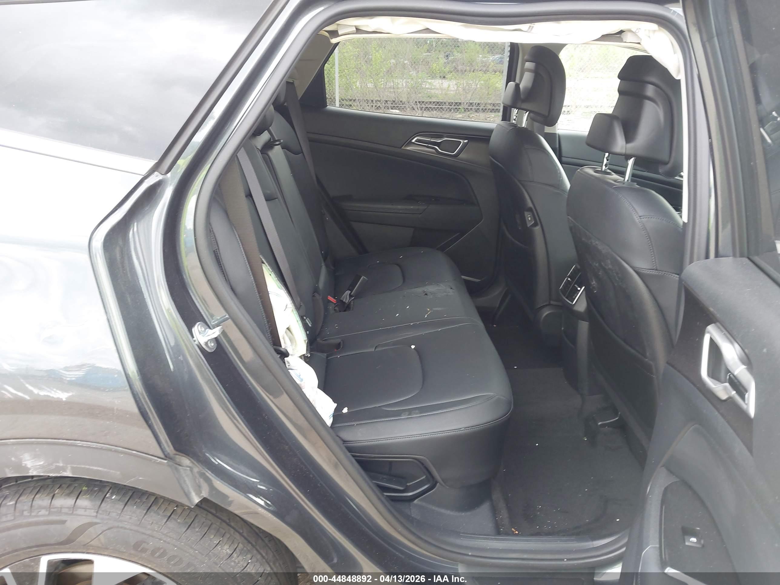 KIA SPORTAGE image 8