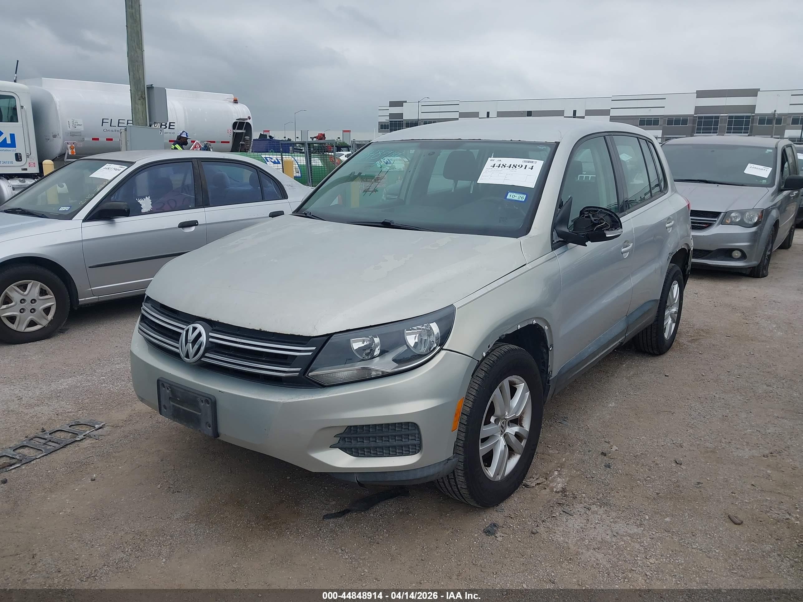 VOLKSWAGEN TIGUAN image 2