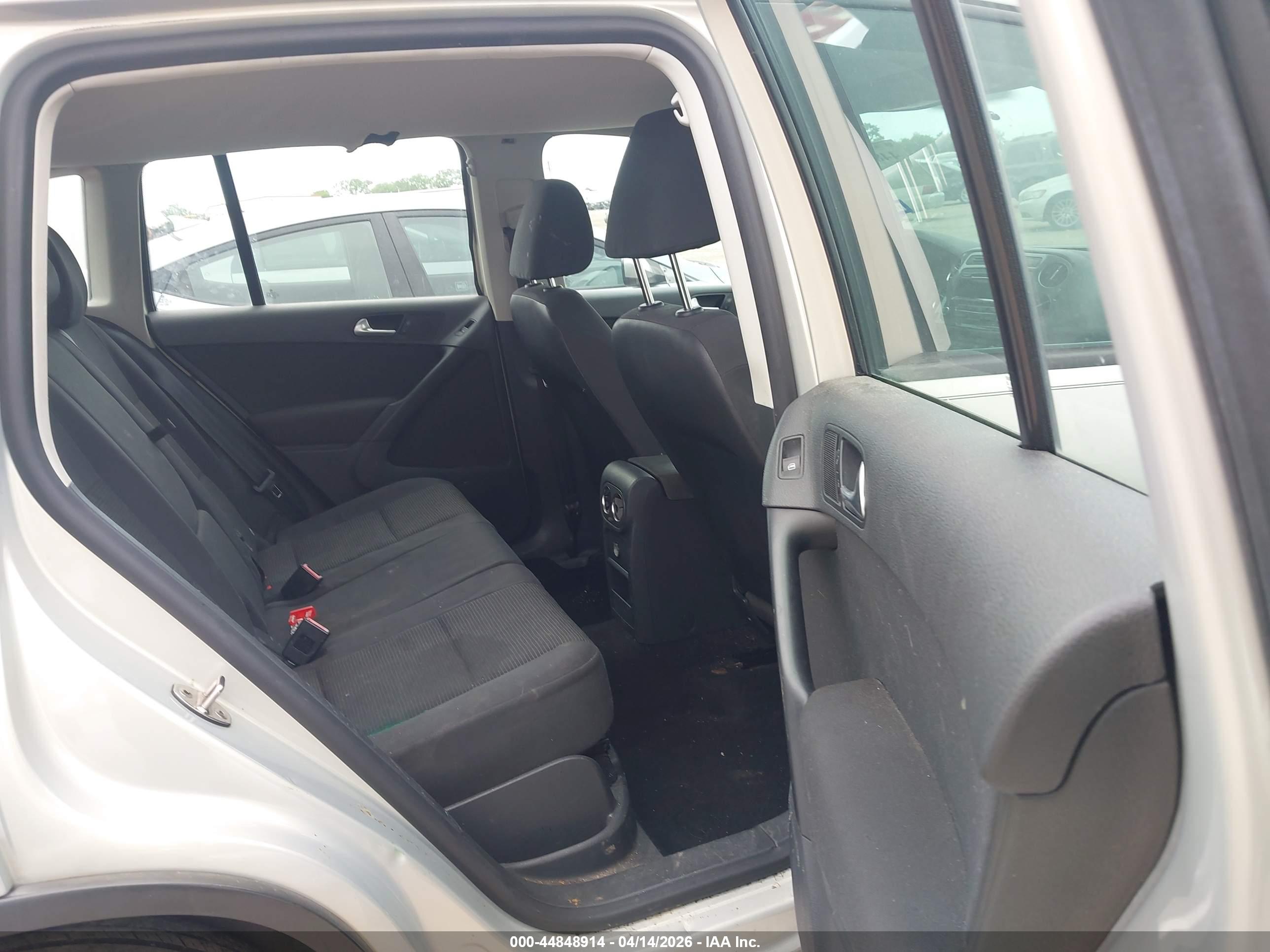 VOLKSWAGEN TIGUAN image 8
