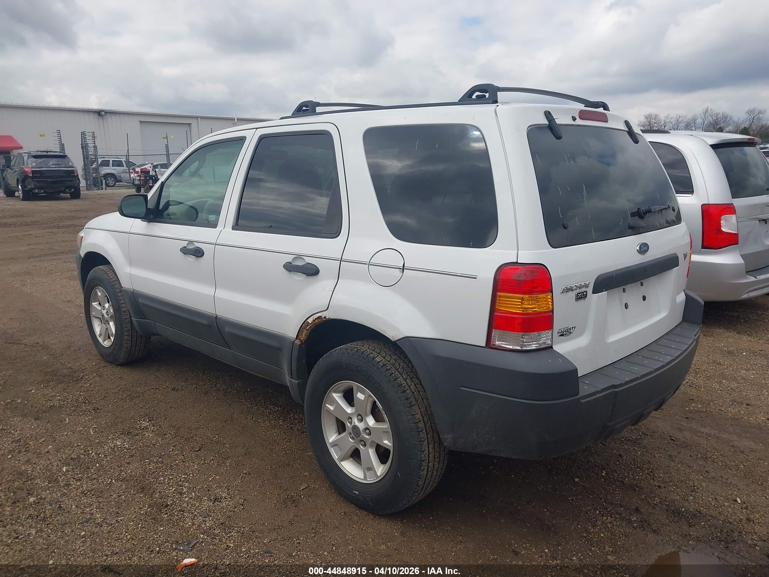 FORD ESCAPE image 3