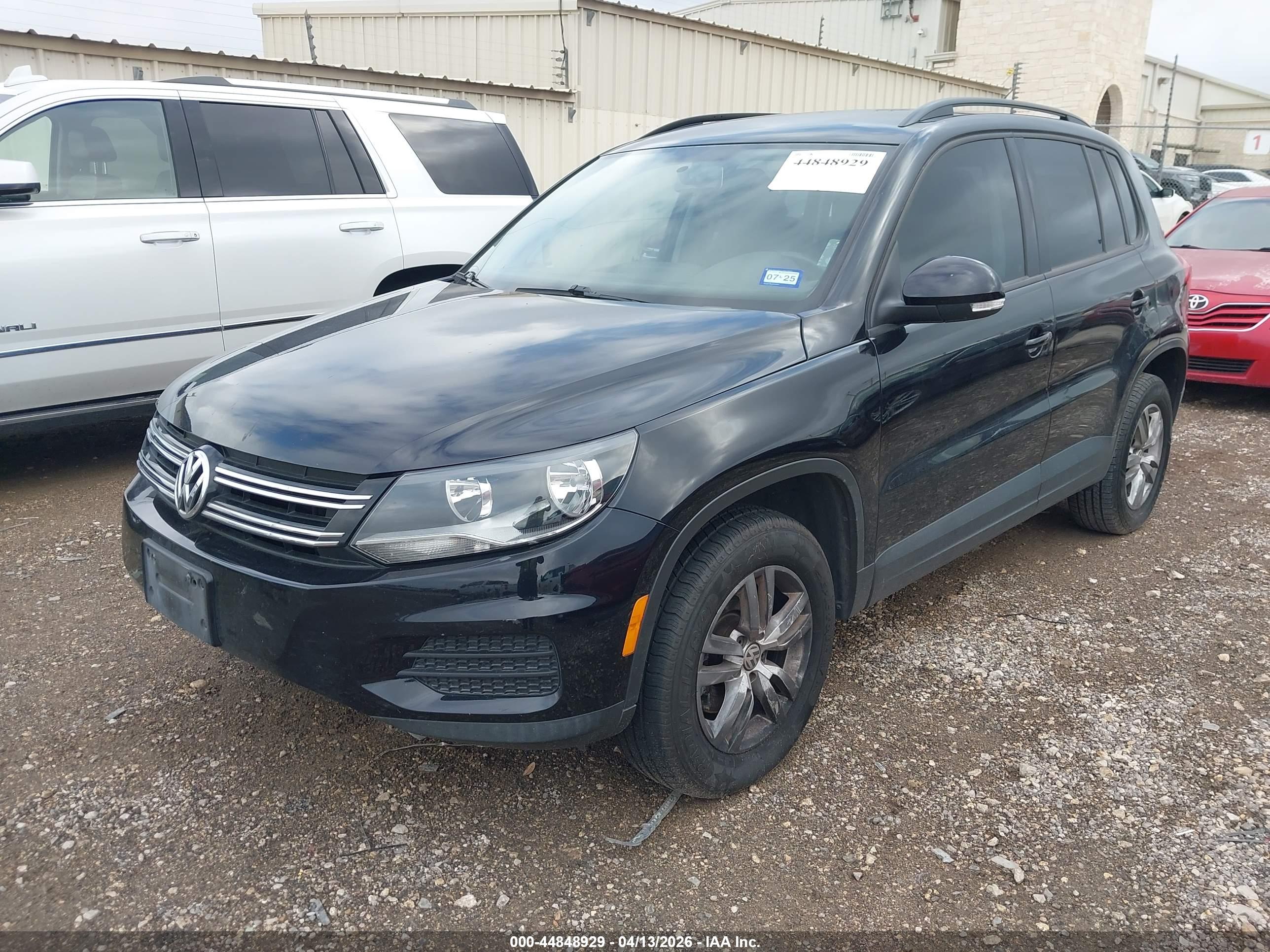 VOLKSWAGEN TIGUAN image 2