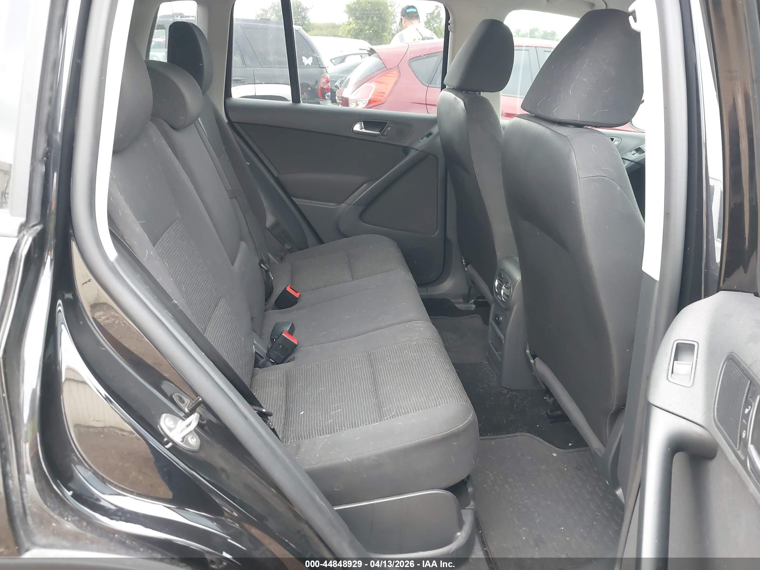 VOLKSWAGEN TIGUAN image 8