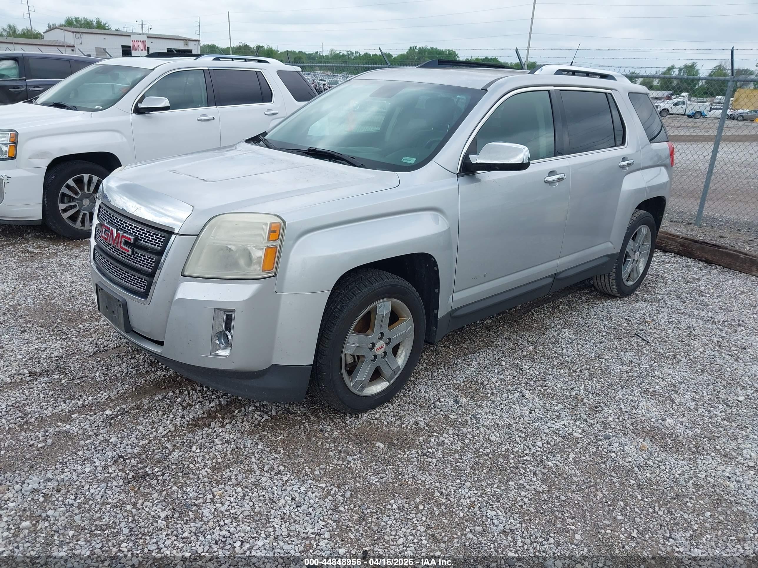 GMC TERRAIN image 2
