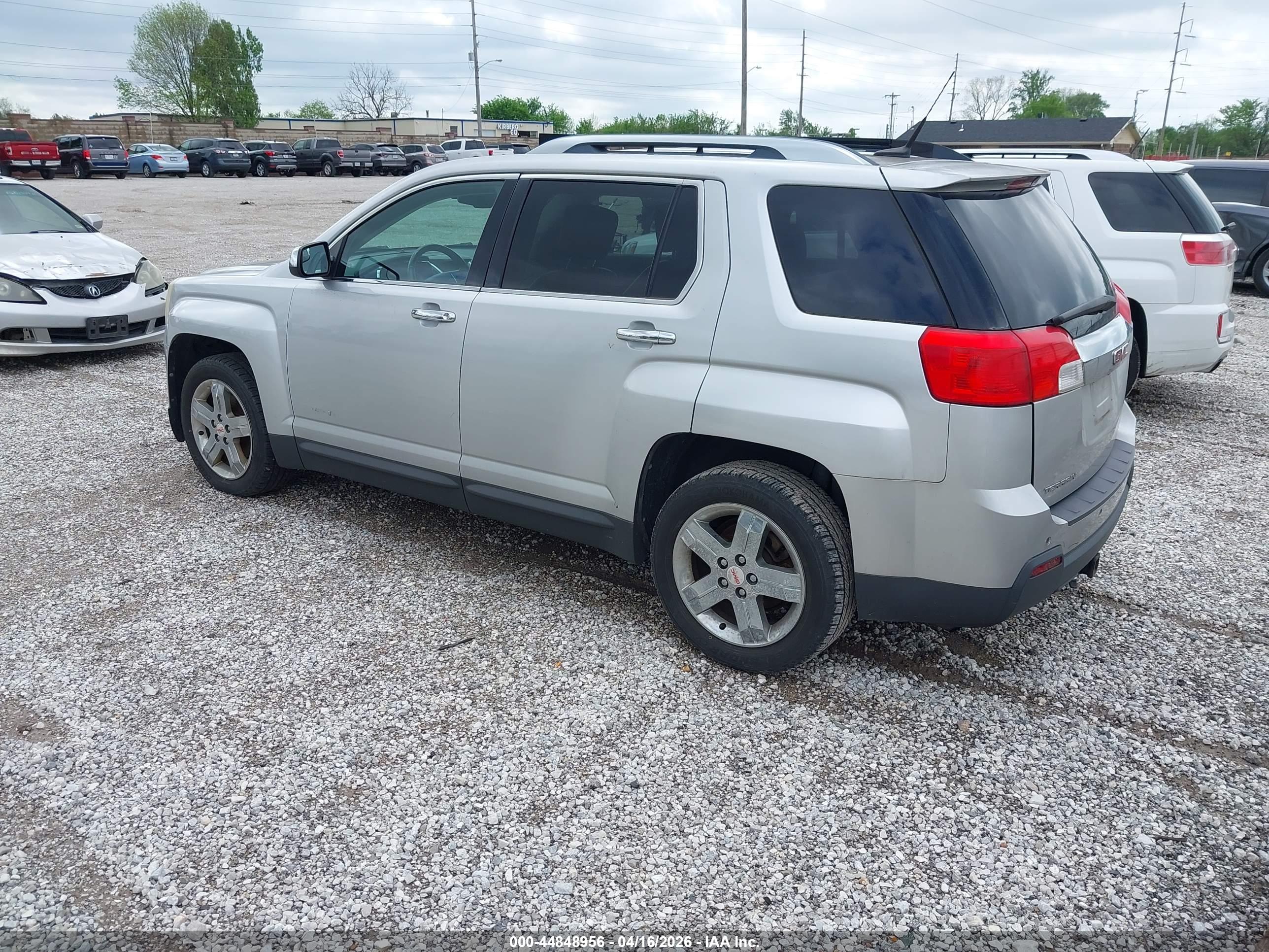 GMC TERRAIN image 3